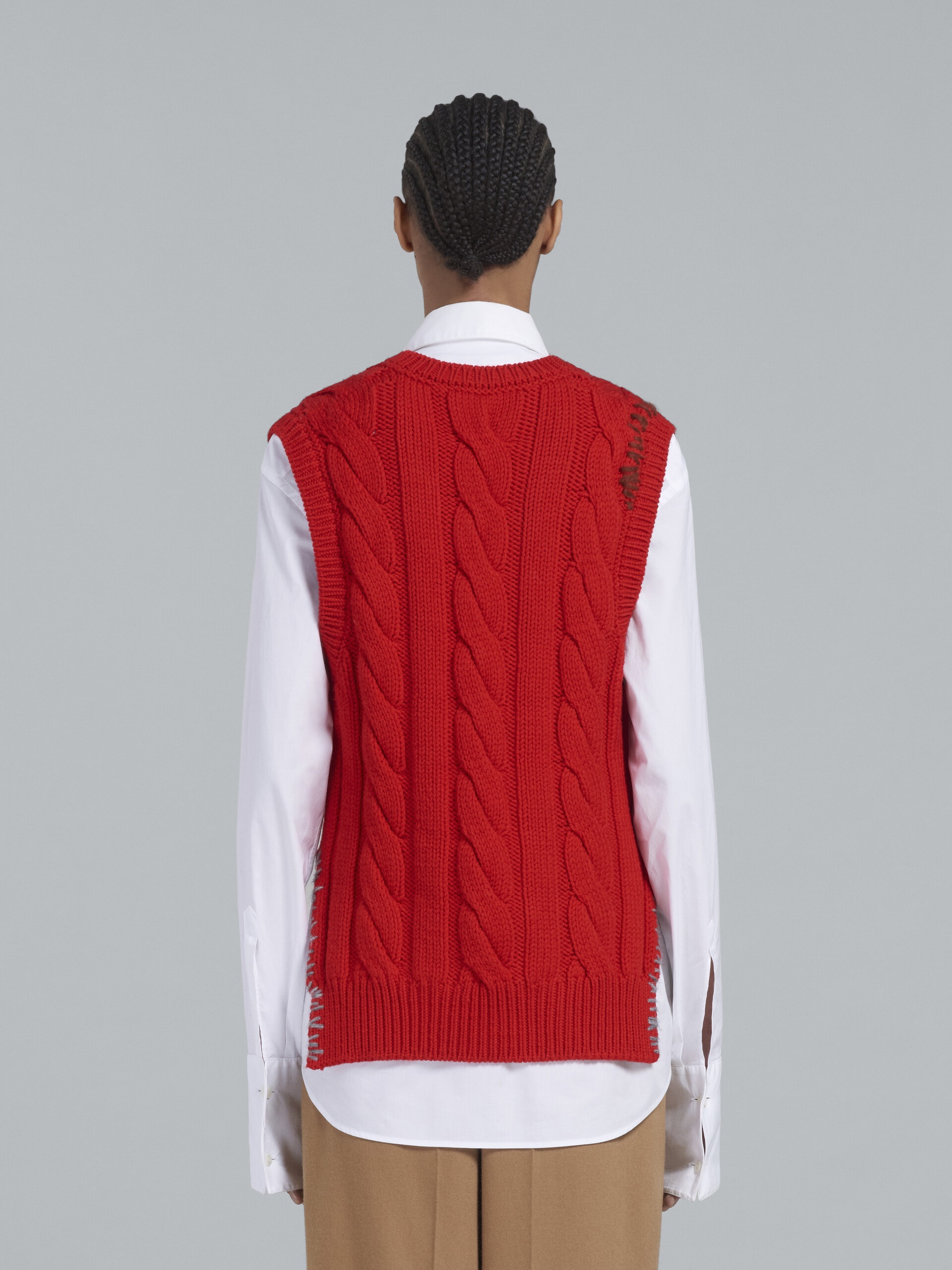 RED CABLE-KNIT VEST - 3