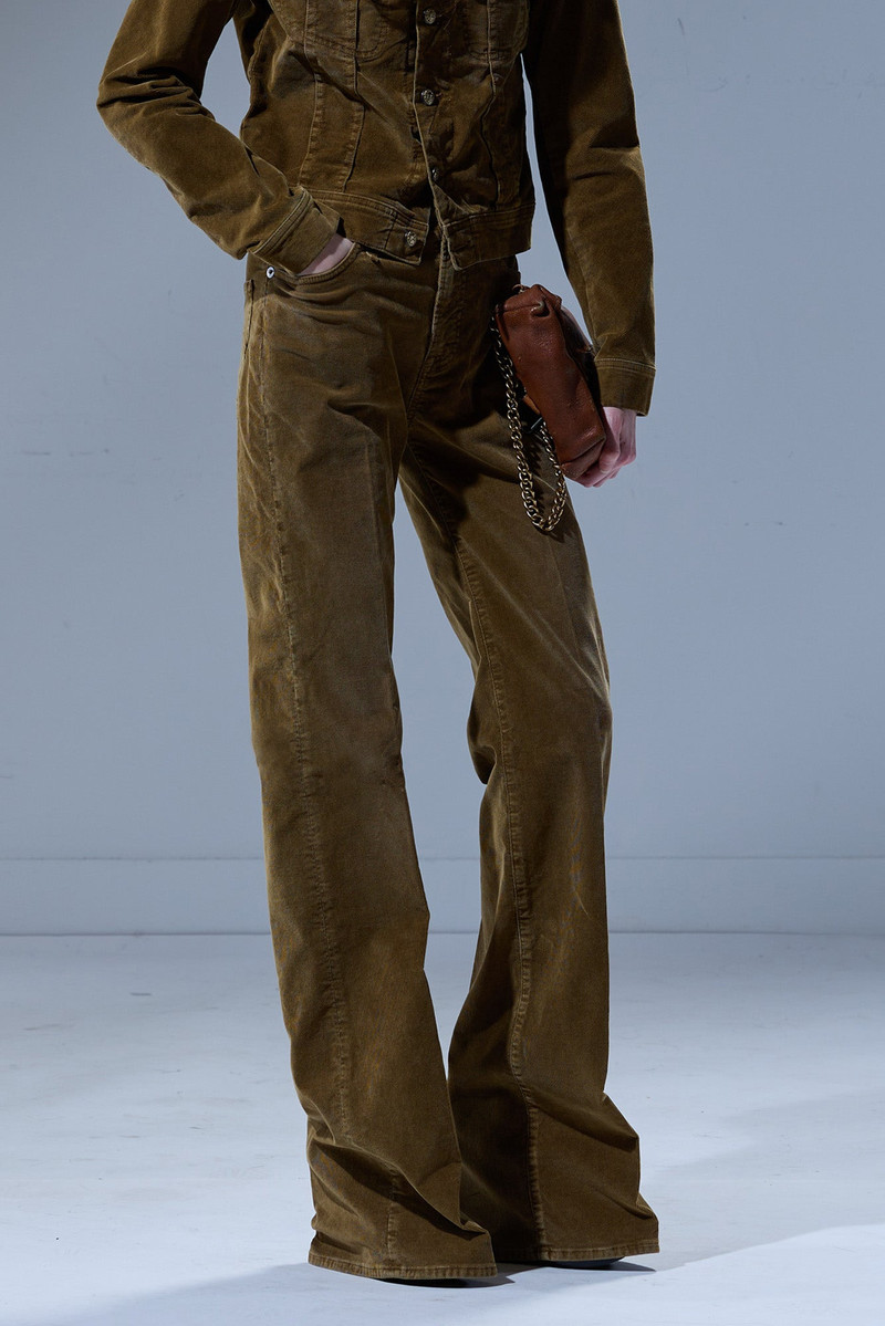 R13 CHARLOTTE JEAN outlook