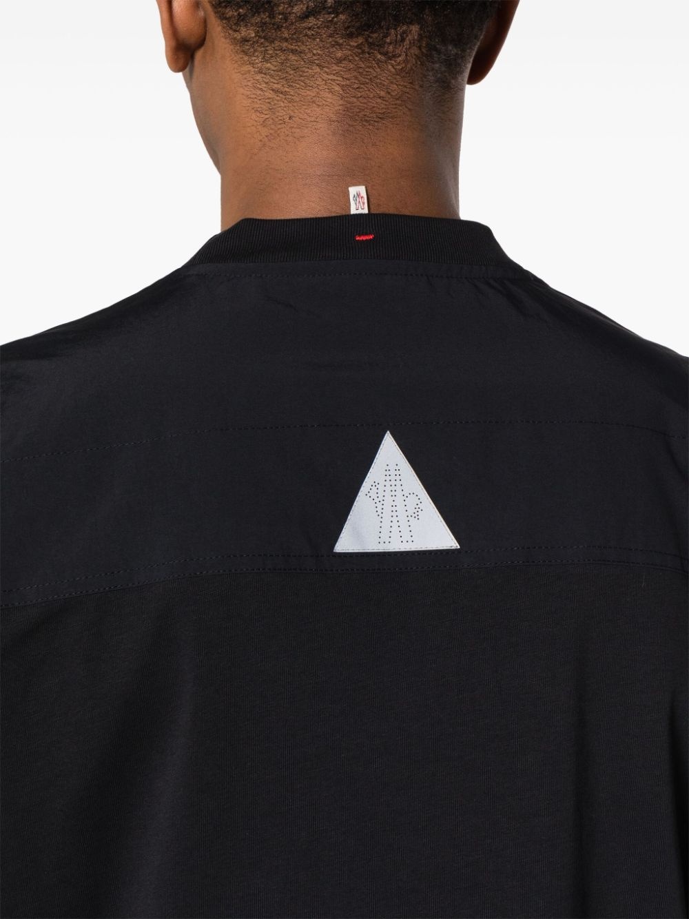 【Moncler GRENOBLE】ロゴパッチ付きコットンTシャツ Moncler Grenoble logo-patch cotton T-shirt | REVERSIBLE