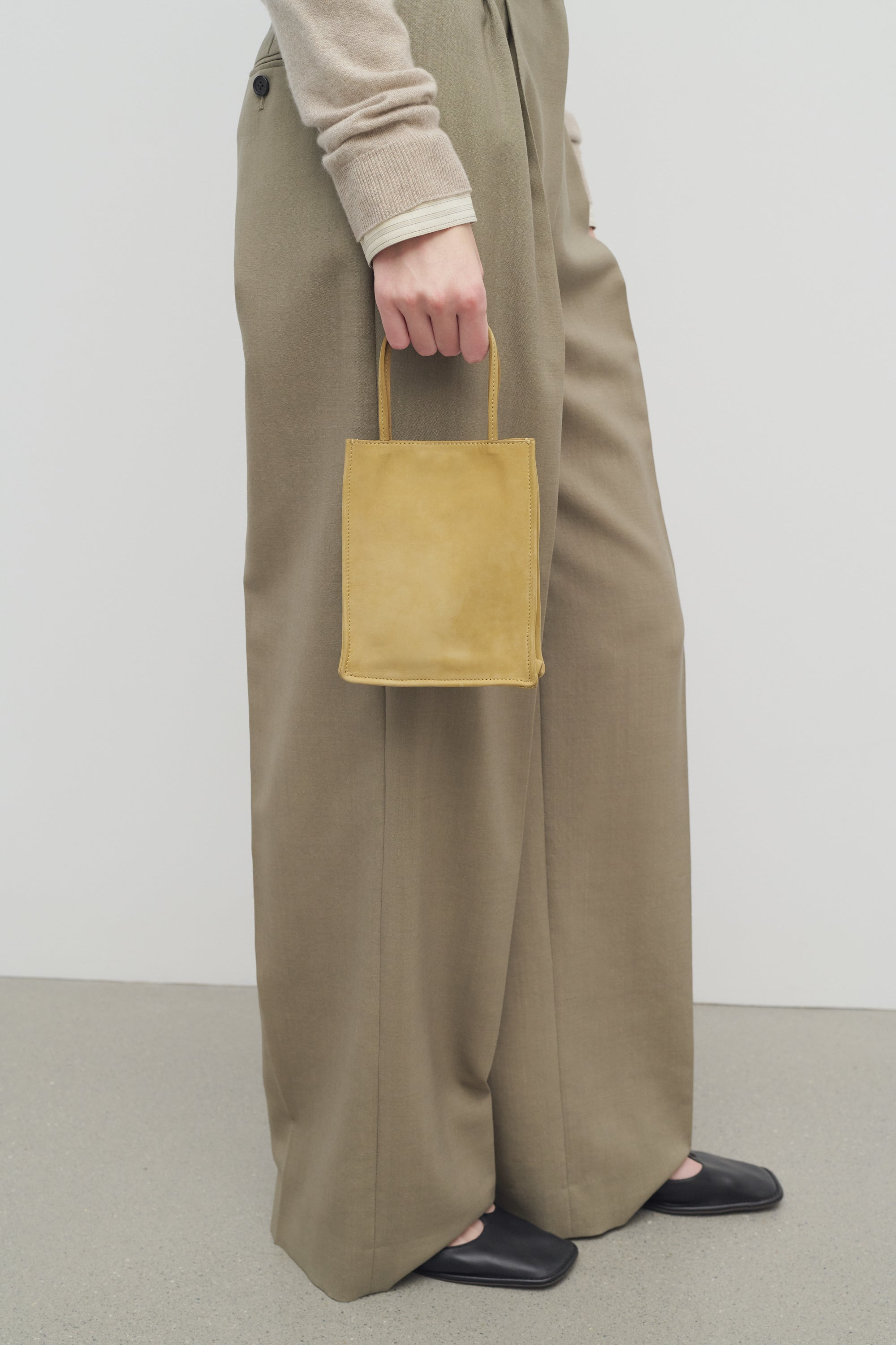 Small To Go Tote Bag in Nubuck - 4