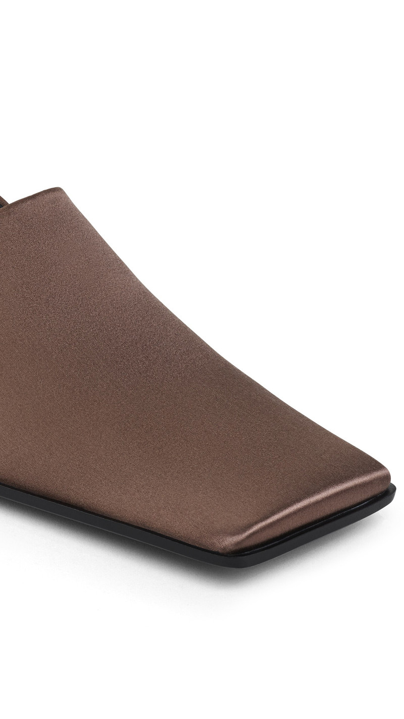 SQUARE SLIPPERS IN SATIN 4