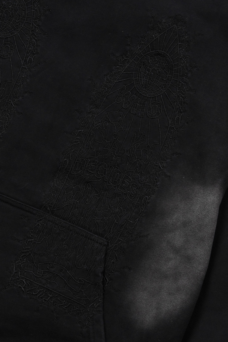 WHO DECIDES WAR THORNED HOODED PULLOVER outlook