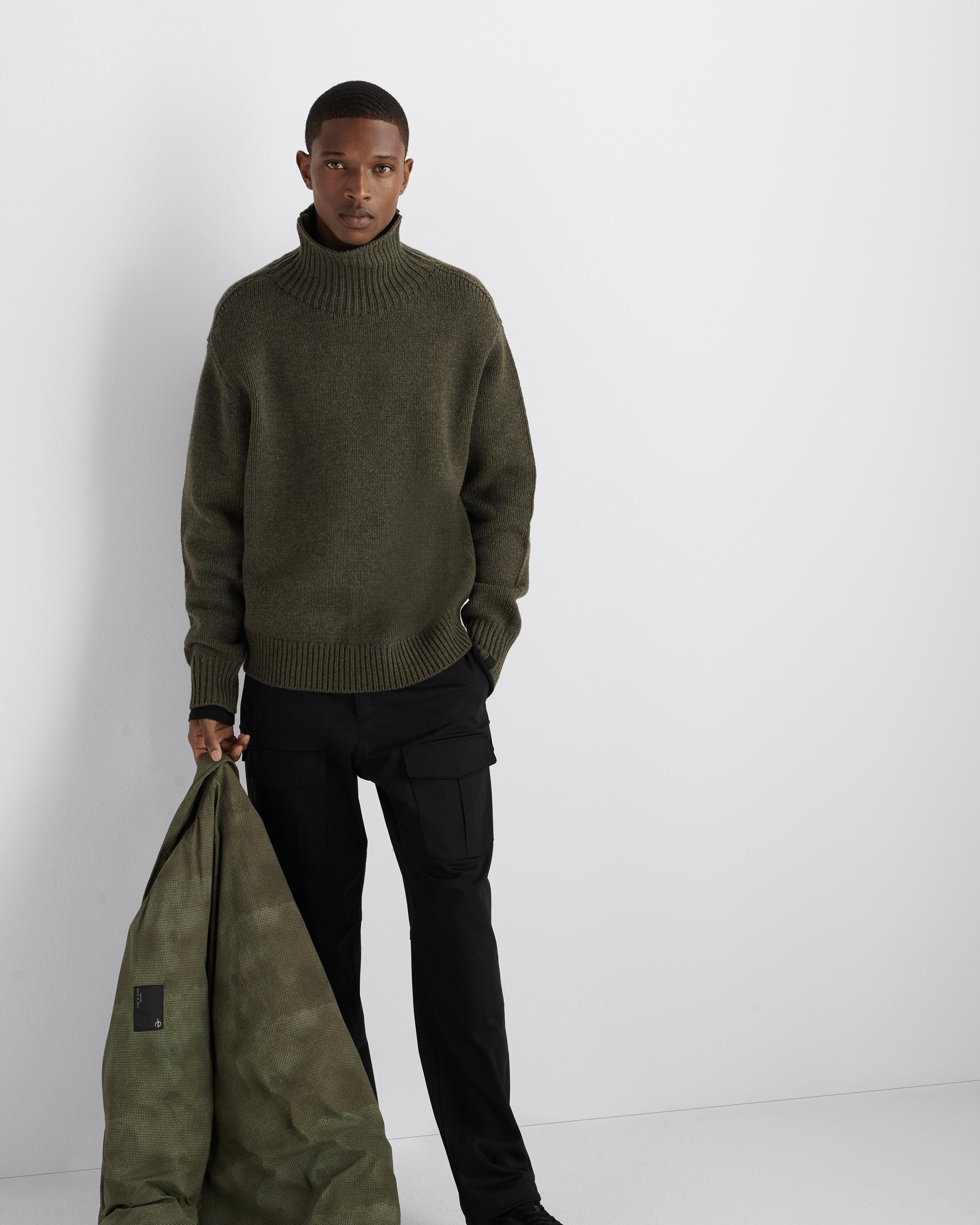 Baron Wool Turtleneck
Classic Fit - 2