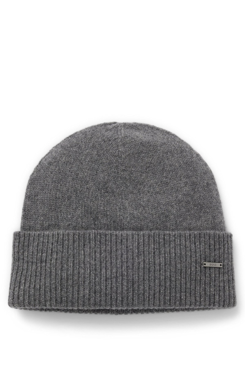 LOGO-PLAQUE BEANIE HAT IN CASHMERE 1