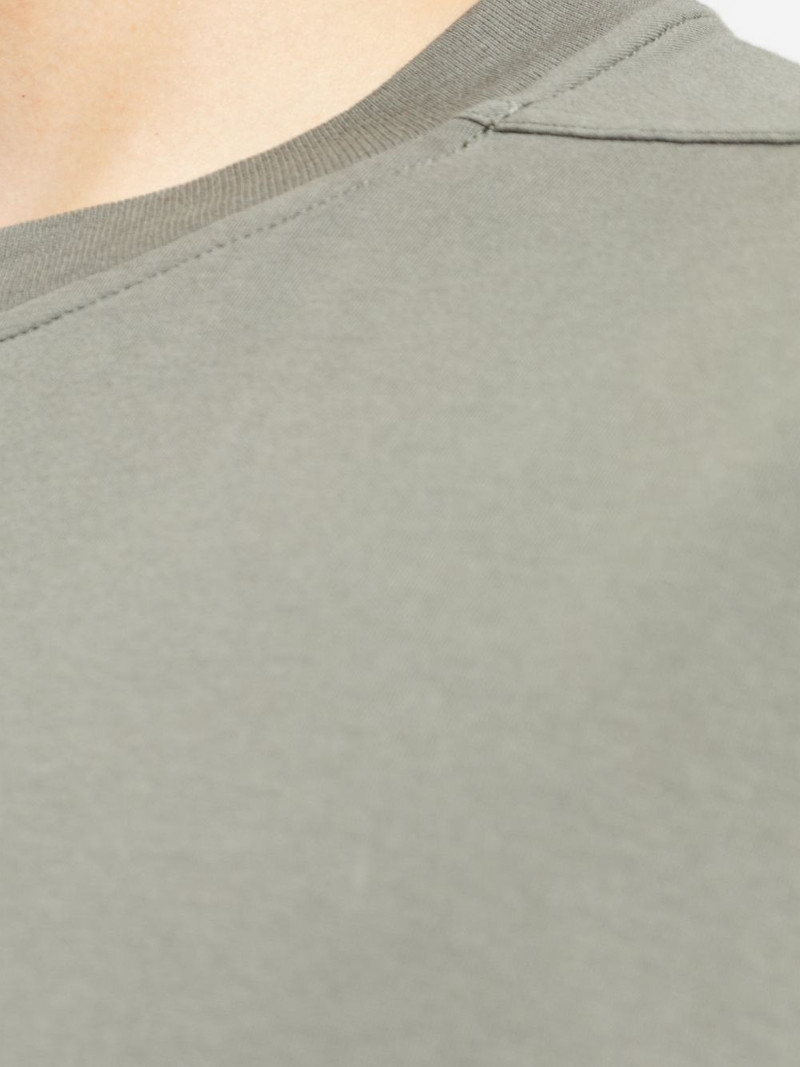 shoulder seams T-shirt 5