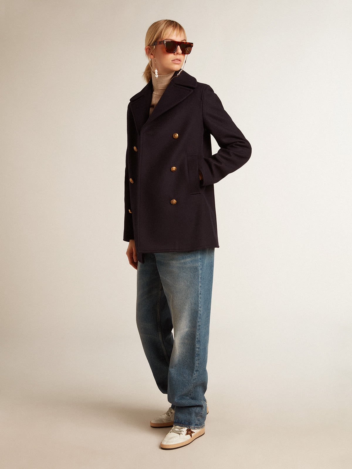 Women’s one-and-a-half-breasted coat in bark-colored wool