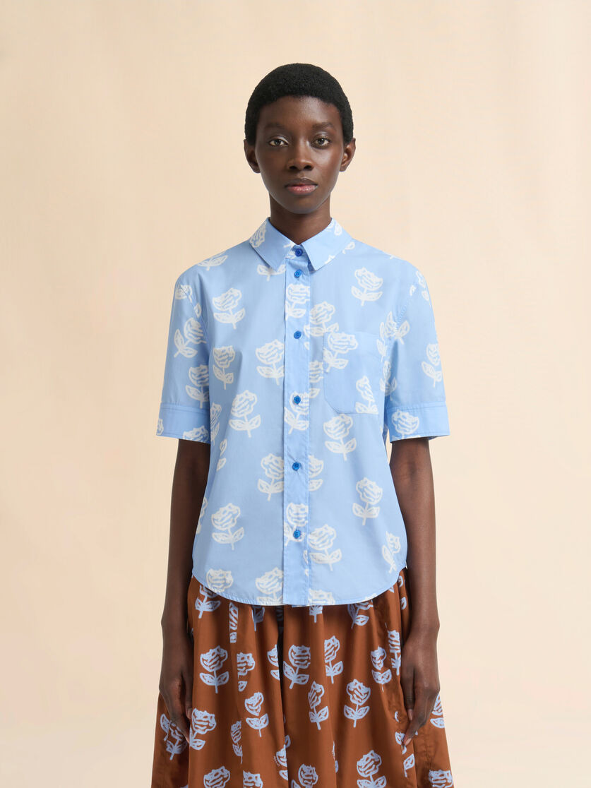 LIGHT BLUE POPLIN SHORT-SLEEVE SHIRT WITH SPRAYED ROSES PRINT - 2