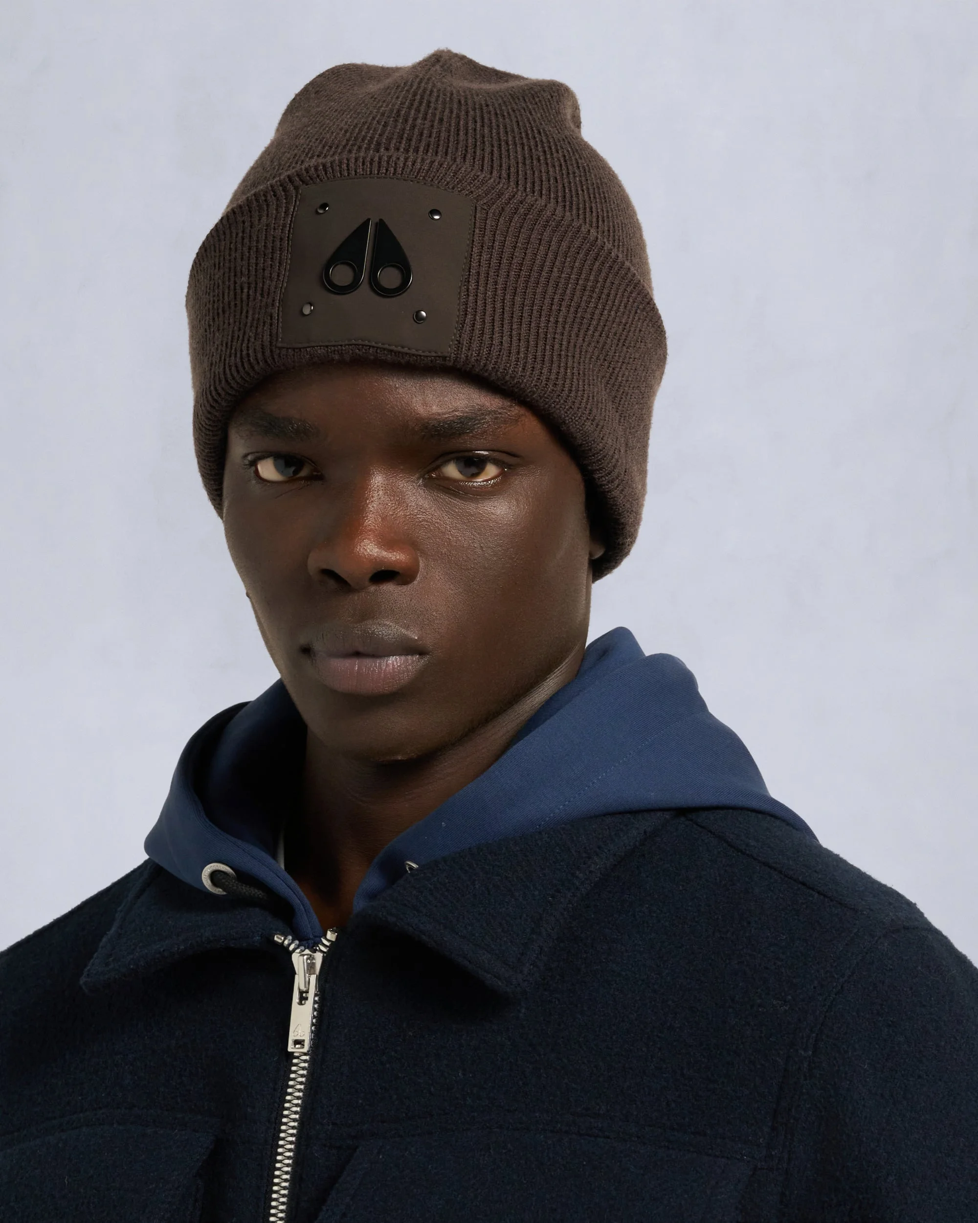 MOOSE KNUCKLES LOGO BEANIE UNISEX | REVERSIBLE display picture 1