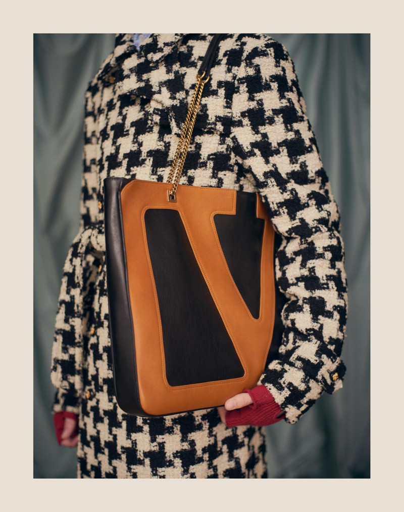 DOUBLE-BREASTED WOOL TRENCH COAT WITH PIED DE COQUE PATTERN 13