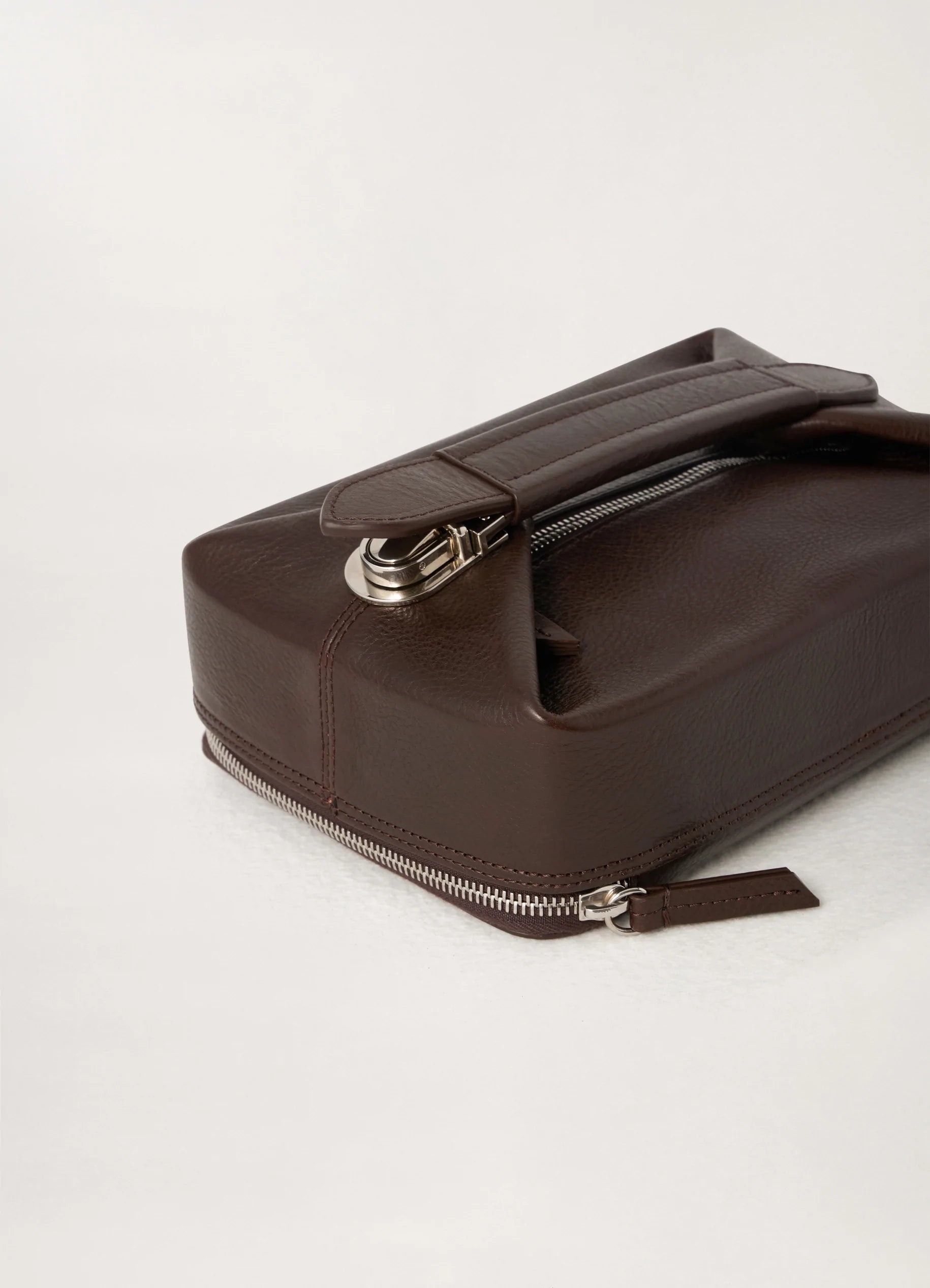 CASE BAG VANITY
VEGETAL TANNED LEATHER - 2