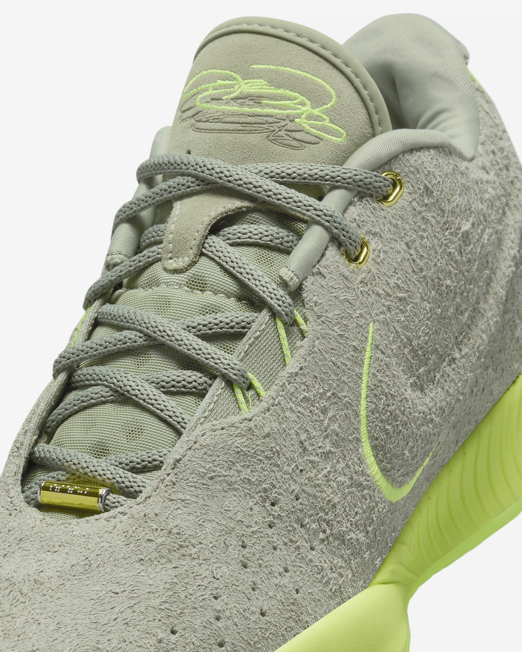 Nike Men's LeBron XXI Basketball Shoes - 7