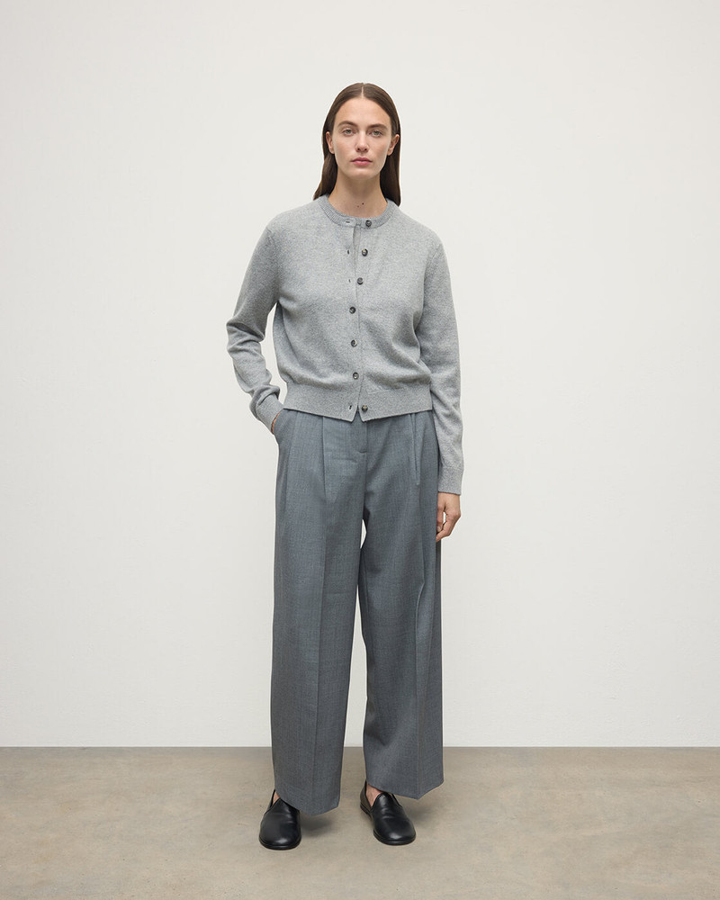 Johnstons of Elgin Classic Cashmere Grey Cardigan outlook