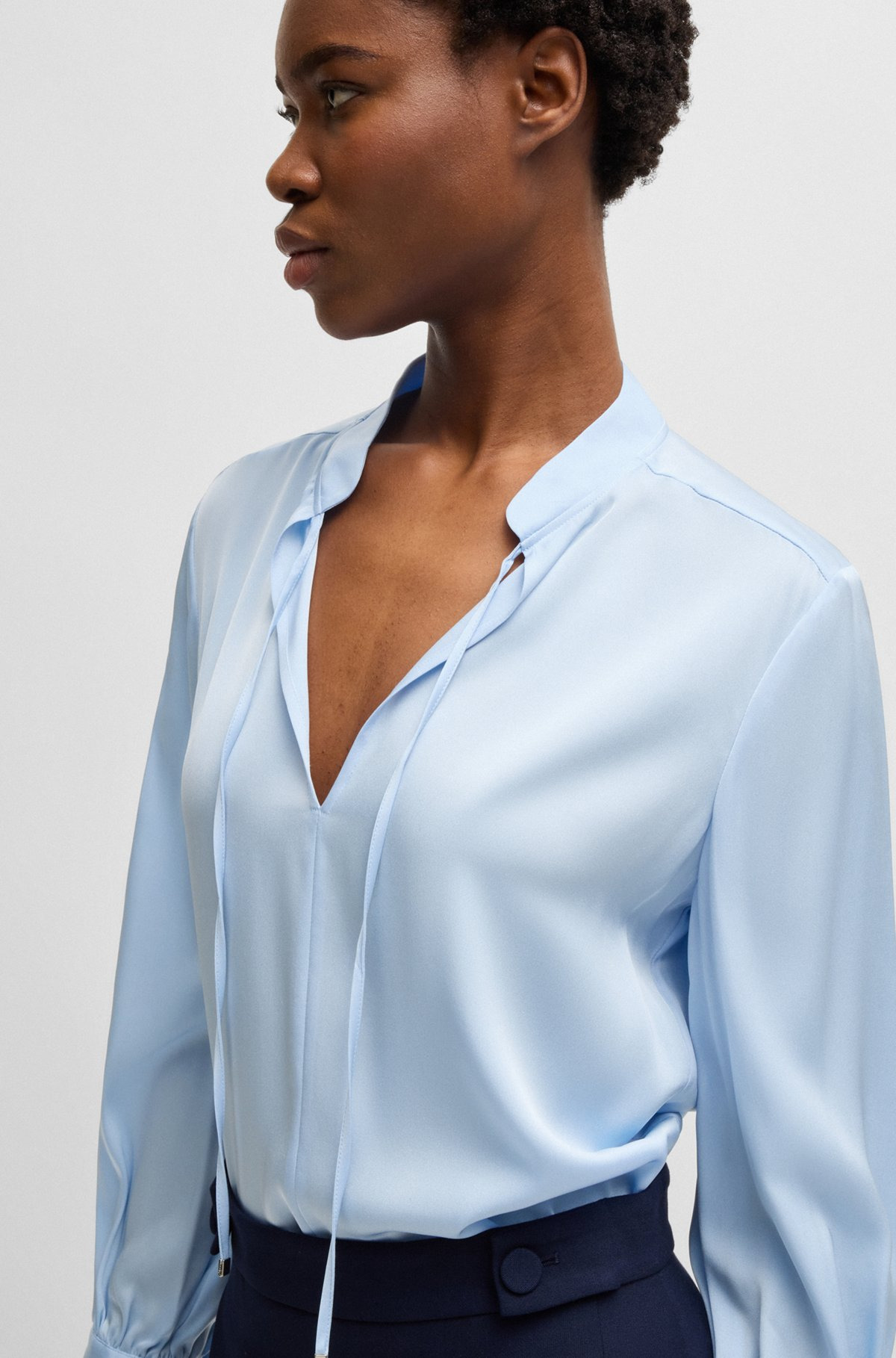 RELAXED-FIT BLOUSE IN STRETCH SILK WITH KEYHOLE NECKLINE - 4