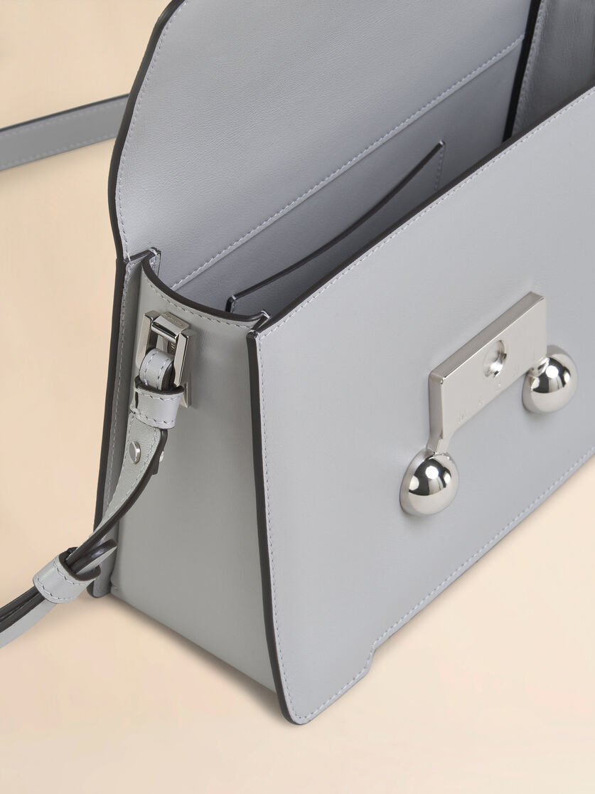 LIGHT GREY LEATHER TRUNKAROO MEDIUM SHOULDER BAG - 3