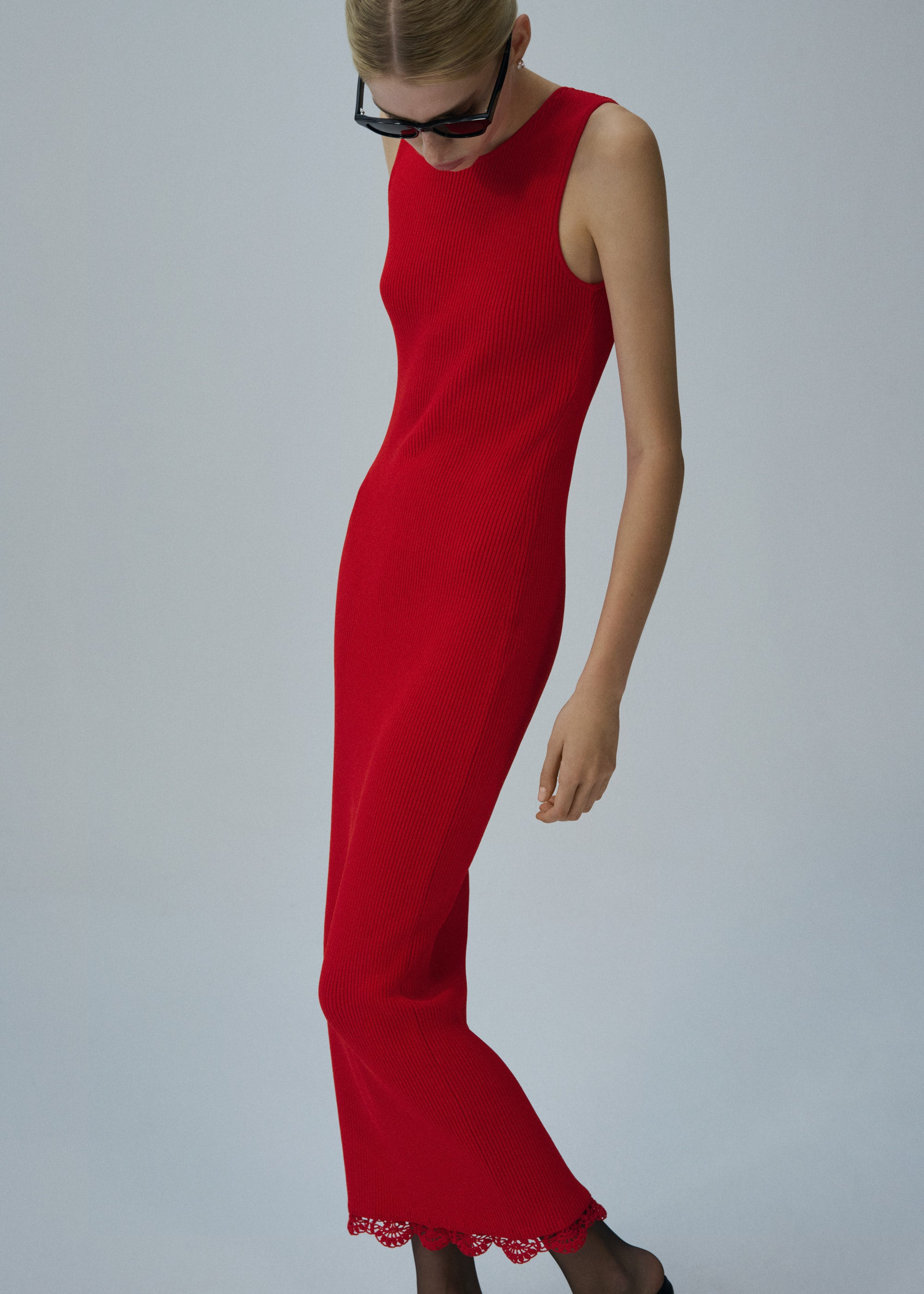 Lace detail ribbed knit maxi dress in red - 4