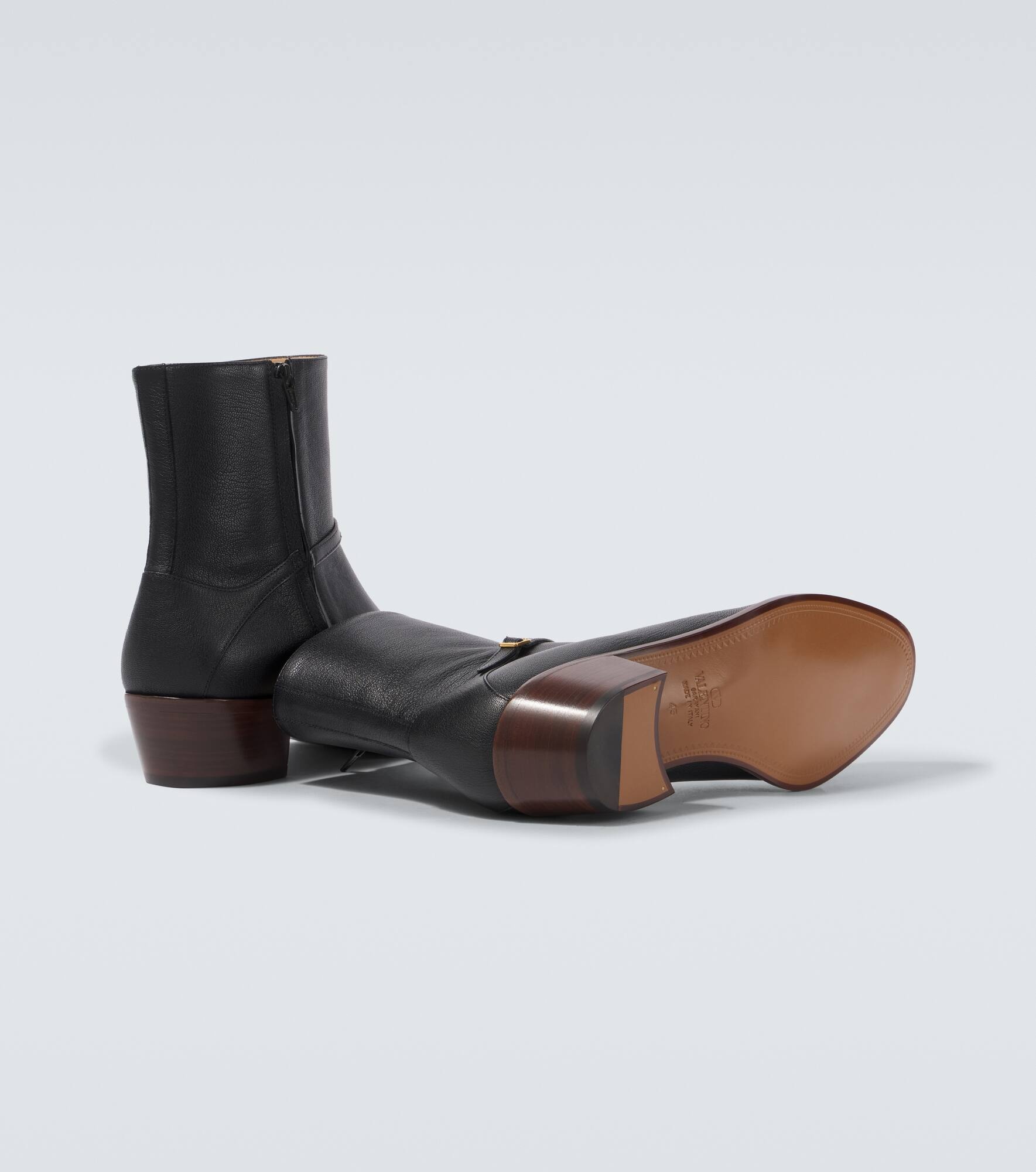 Pat VLogo Signature leather ankle boots - 7
