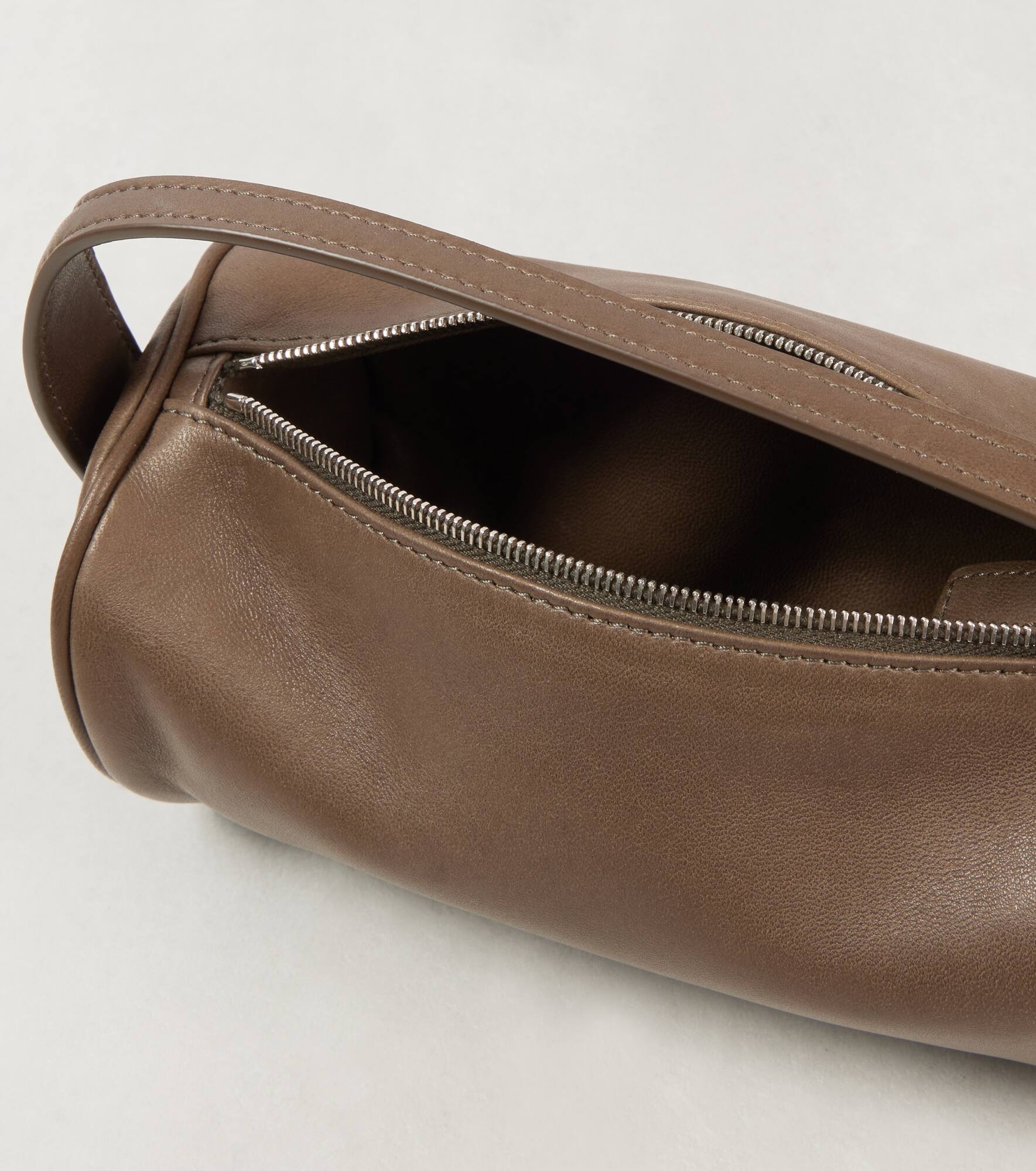 Round '90s leather shoulder bag - 3