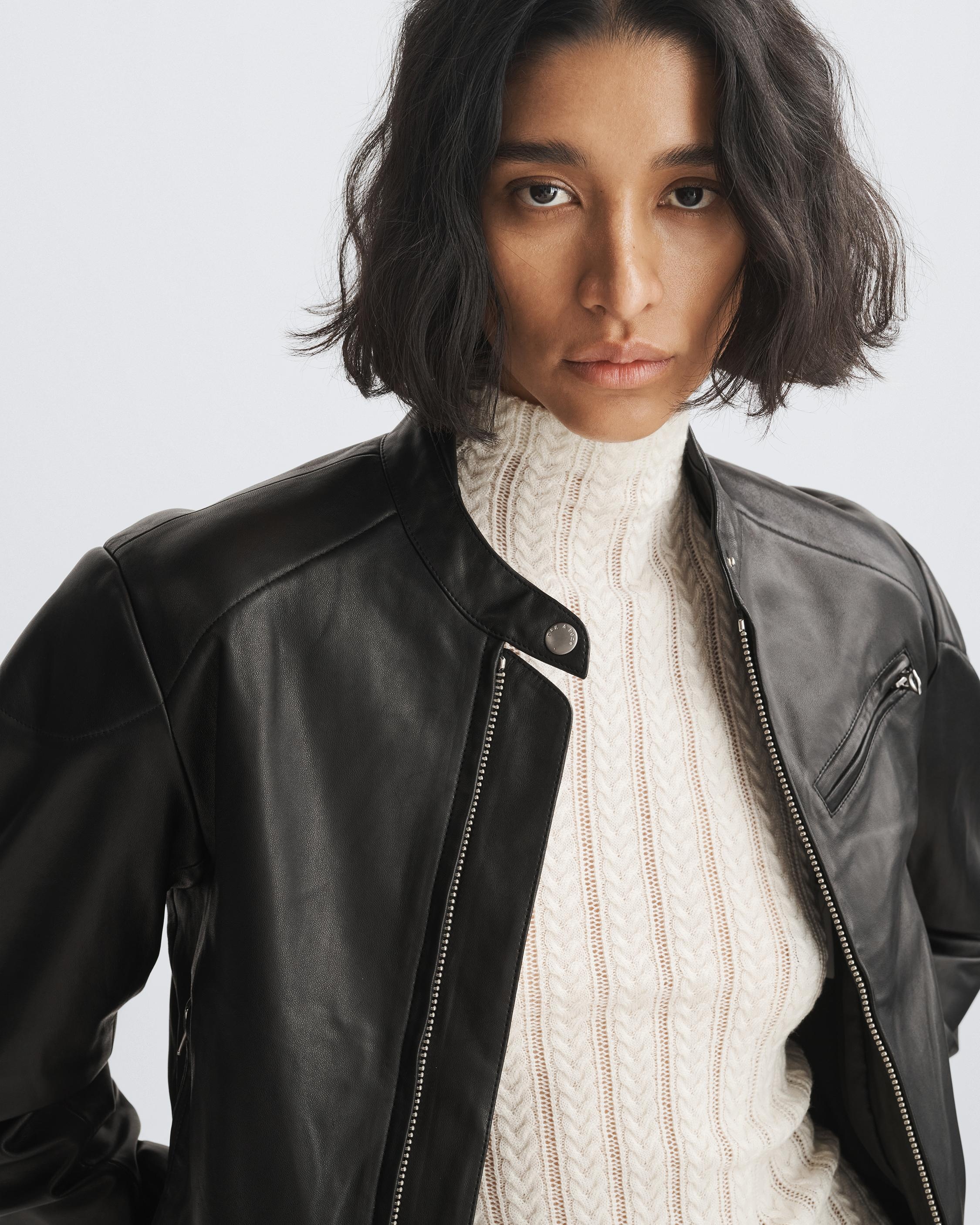 Christina Wool Turtleneck
Slim Fit Sweater - 6