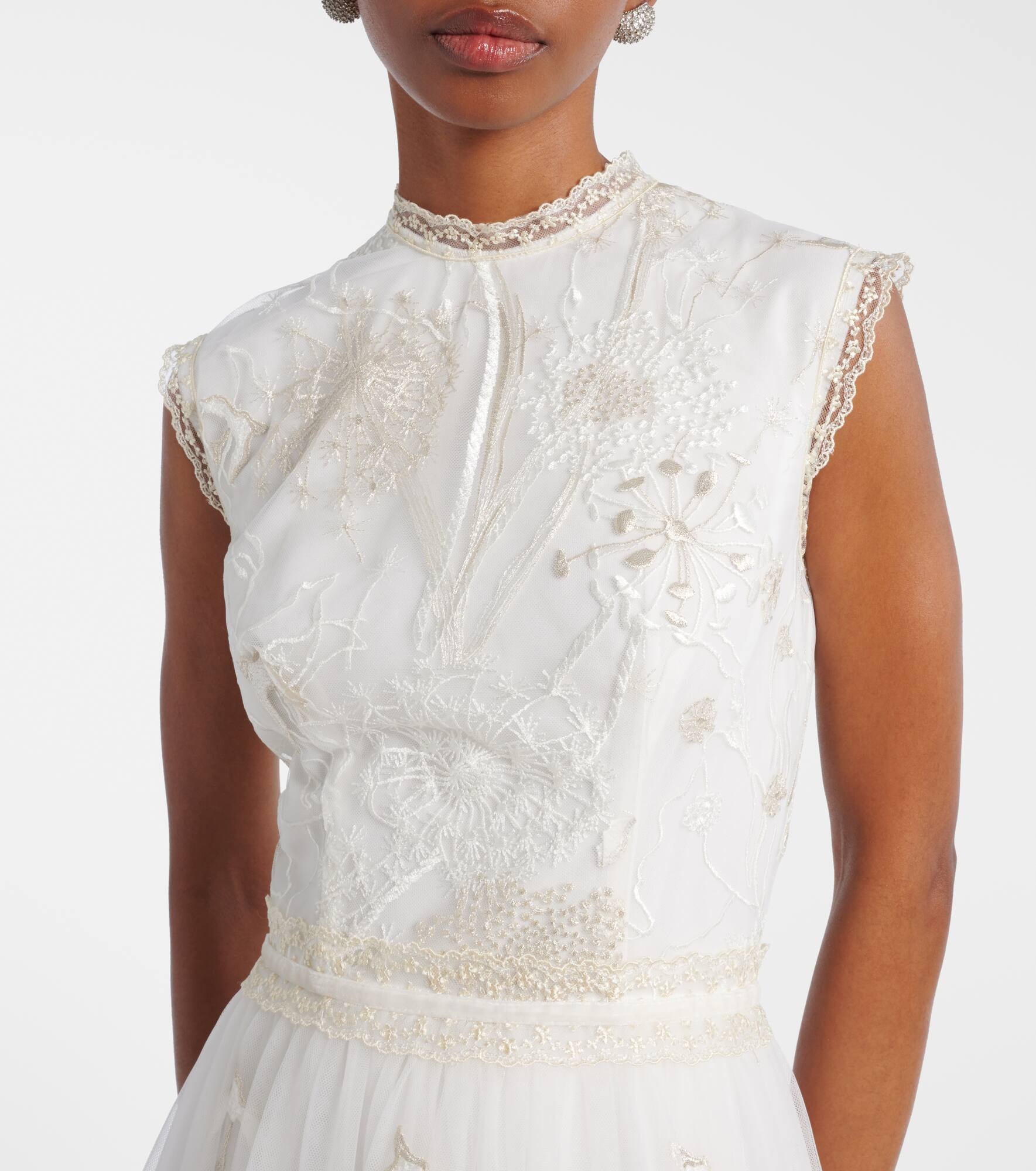 Bridal embroidered gown - 4