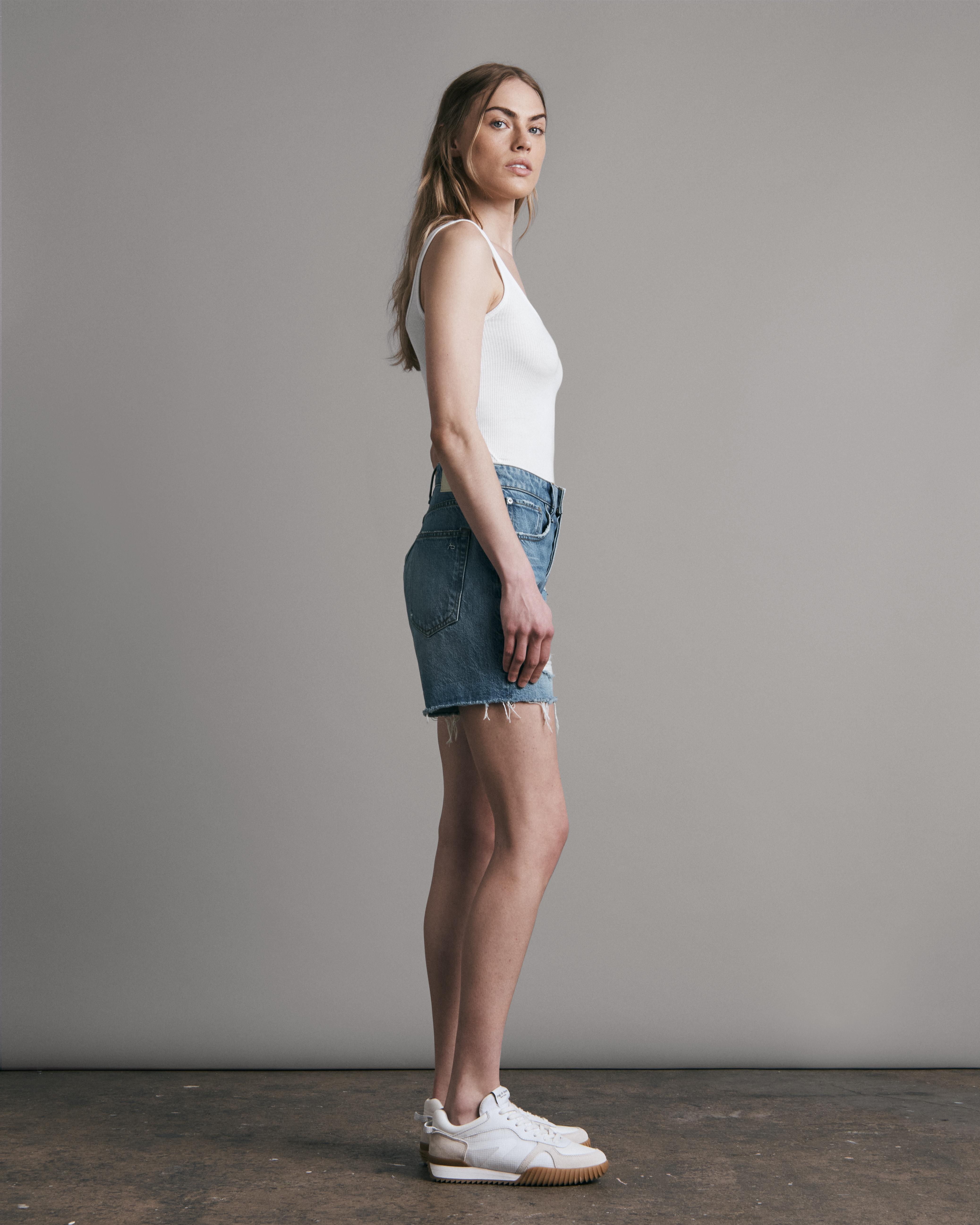 Rosa Mid-Rise Boyfriend 5" Short - Hermosa
Relaxed Fit Mid Indigo Jean Short - 3