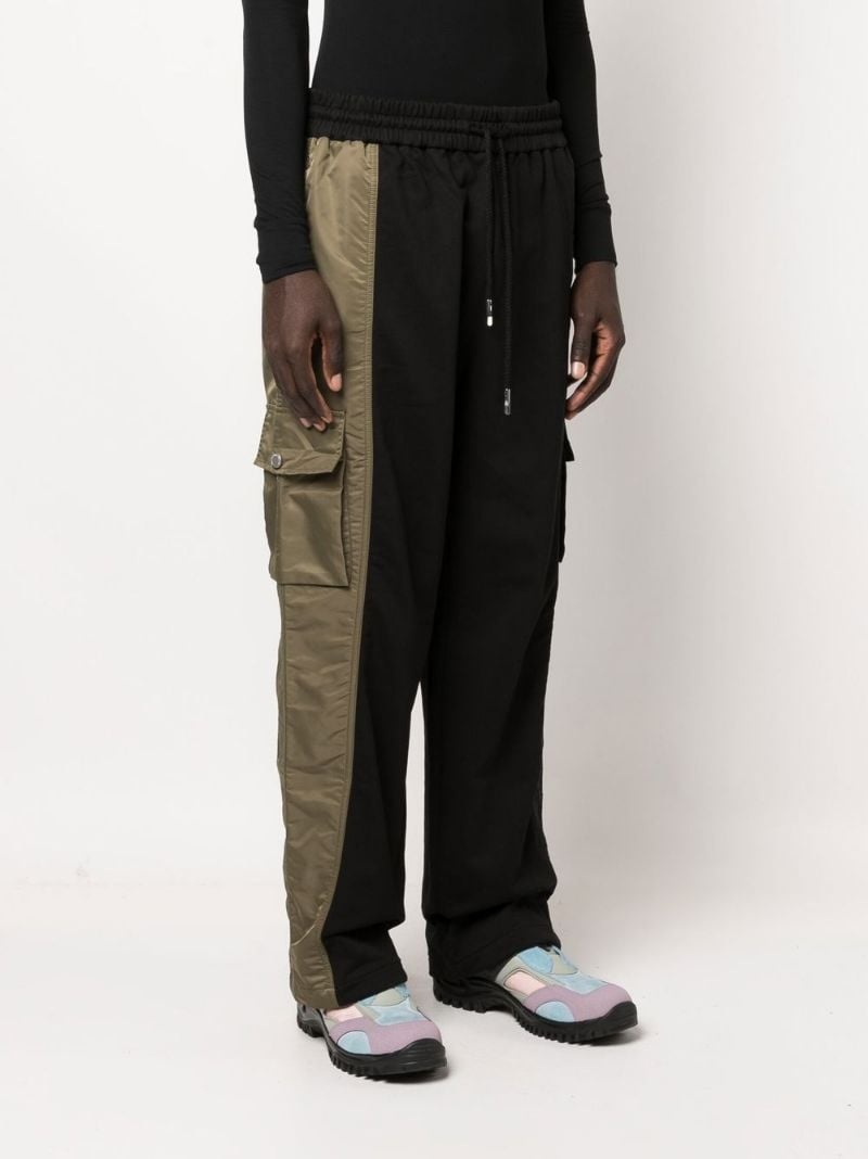 contrast straight-leg cargo trousers - 3