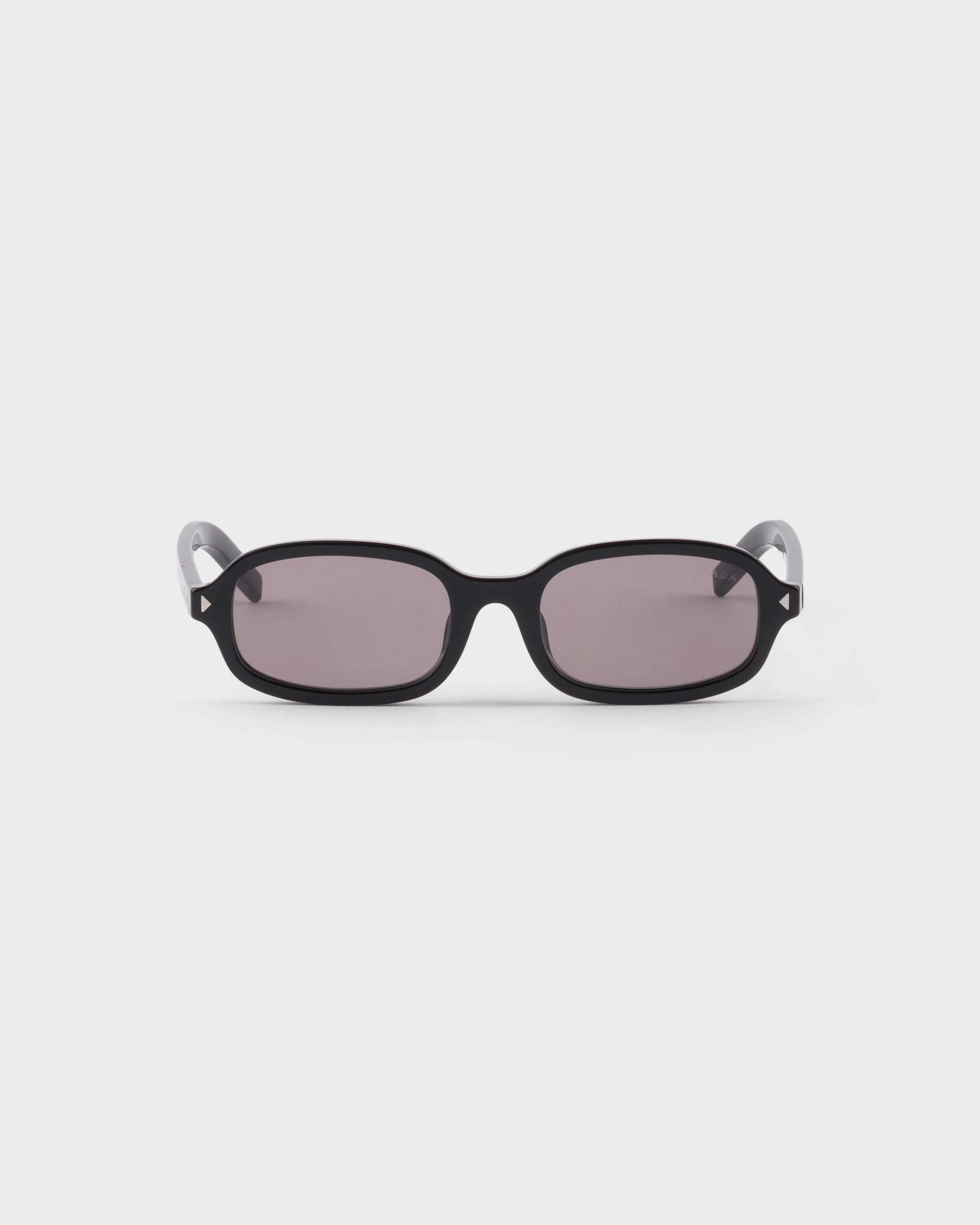 Sunglasses with the iconic metal plaque - 1