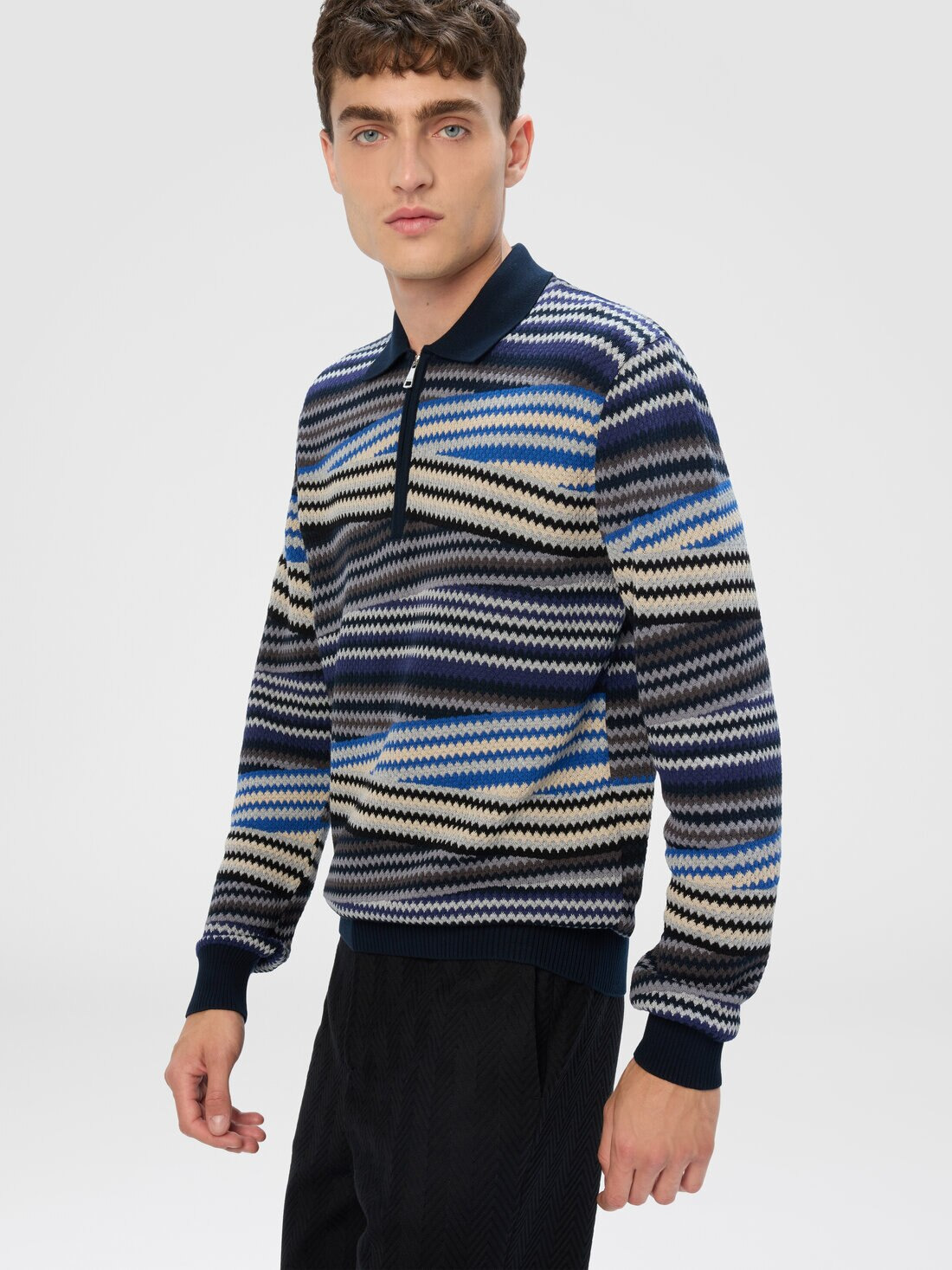 Long Sleeve Polo with Zip and Striped Zigzag Pattern - 4