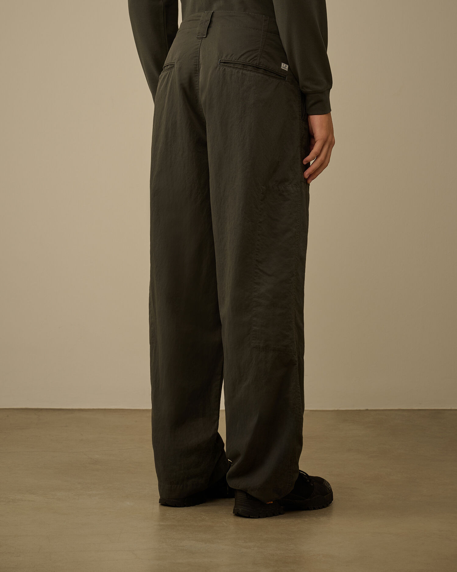 Diagonal Flatt Nylon Loose Pants - 4