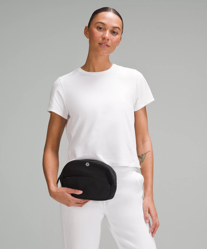 lululemon City Essentials Pouch 2L outlook