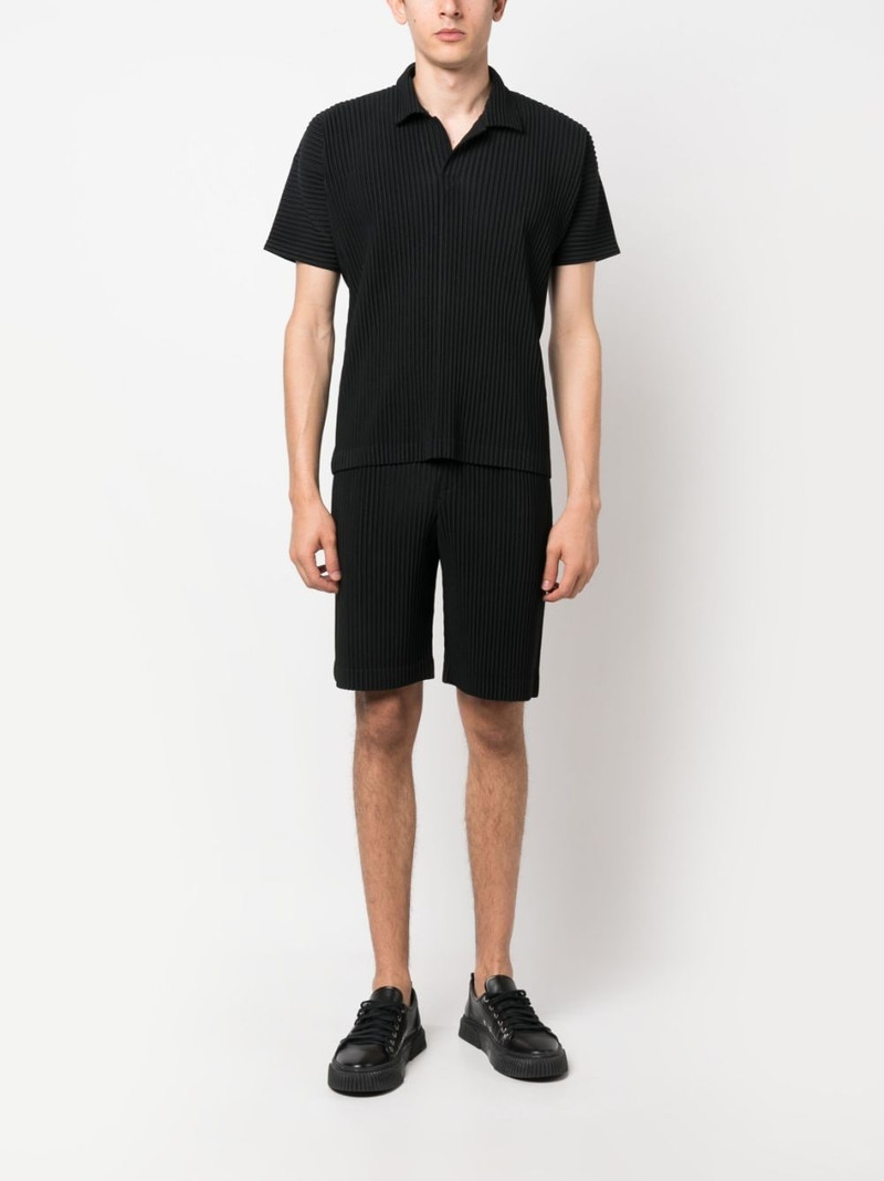 ISSEY MIYAKE plissé straight-leg shorts outlook