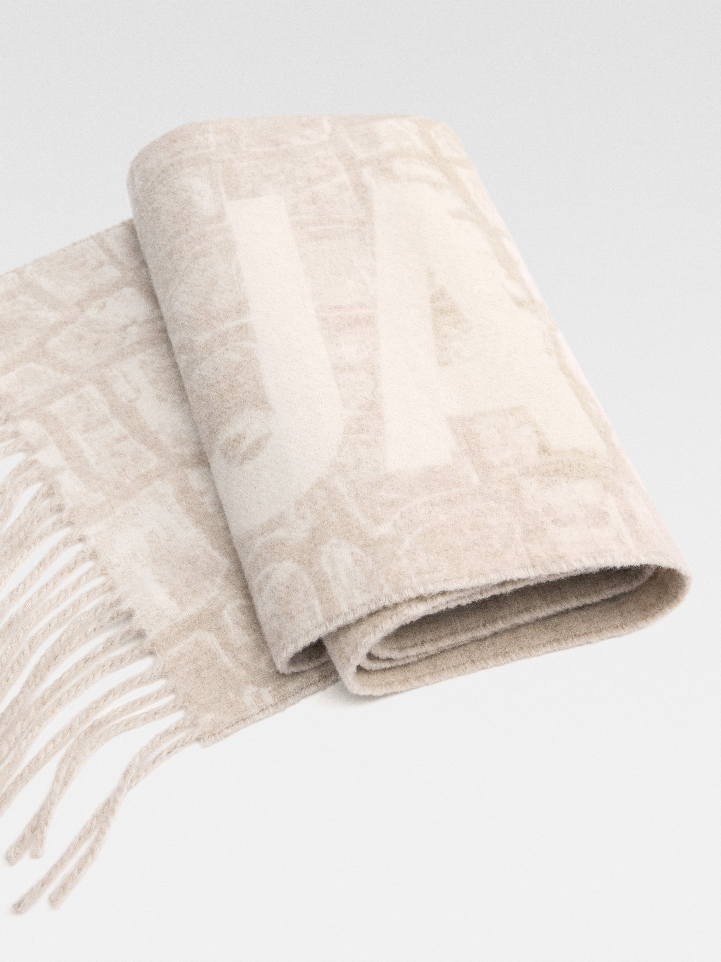 The Jacquemus scarf - 2