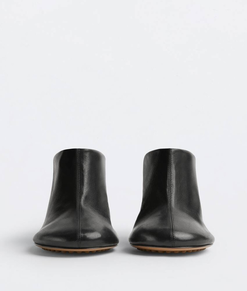 Bottega Veneta dot sock outlook