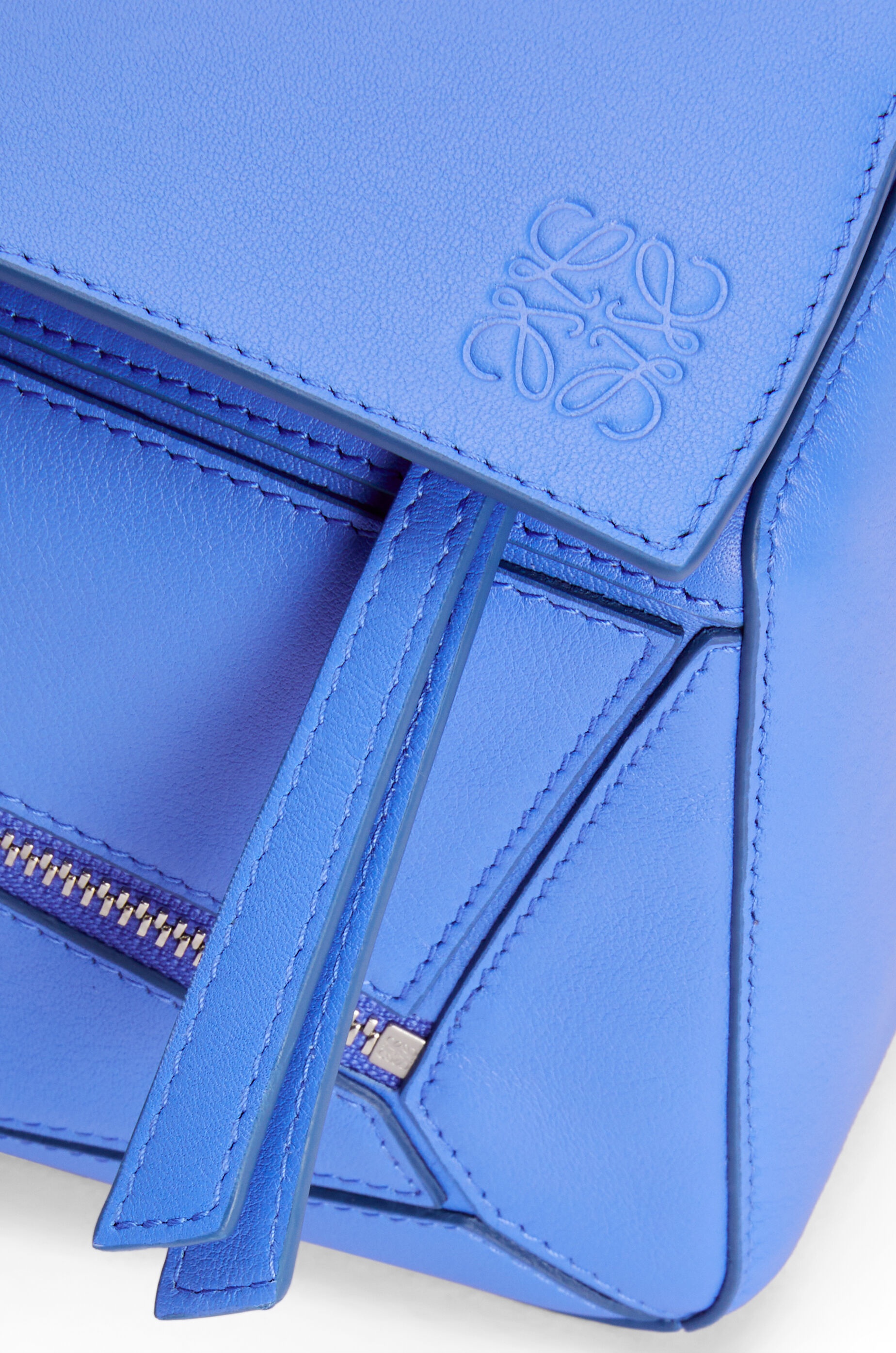 Small Puzzle bumbag in classic calfskin - 7