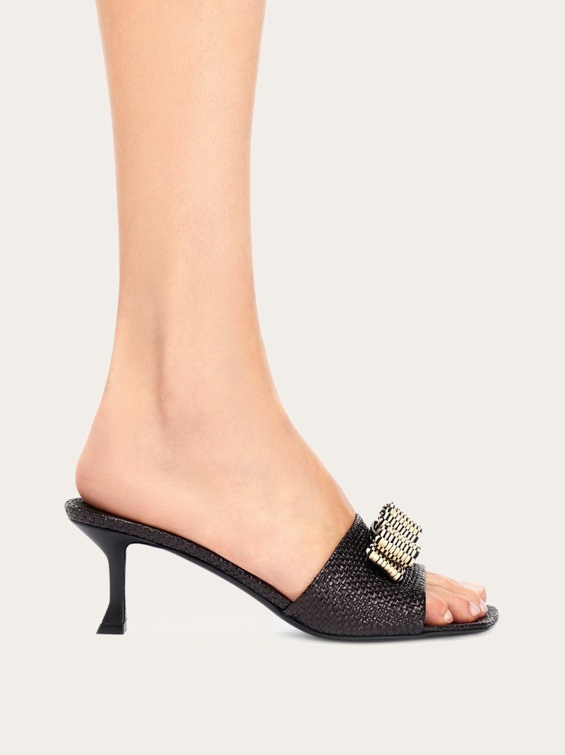 FERRAGAMO Raffia Vara bow slide outlook