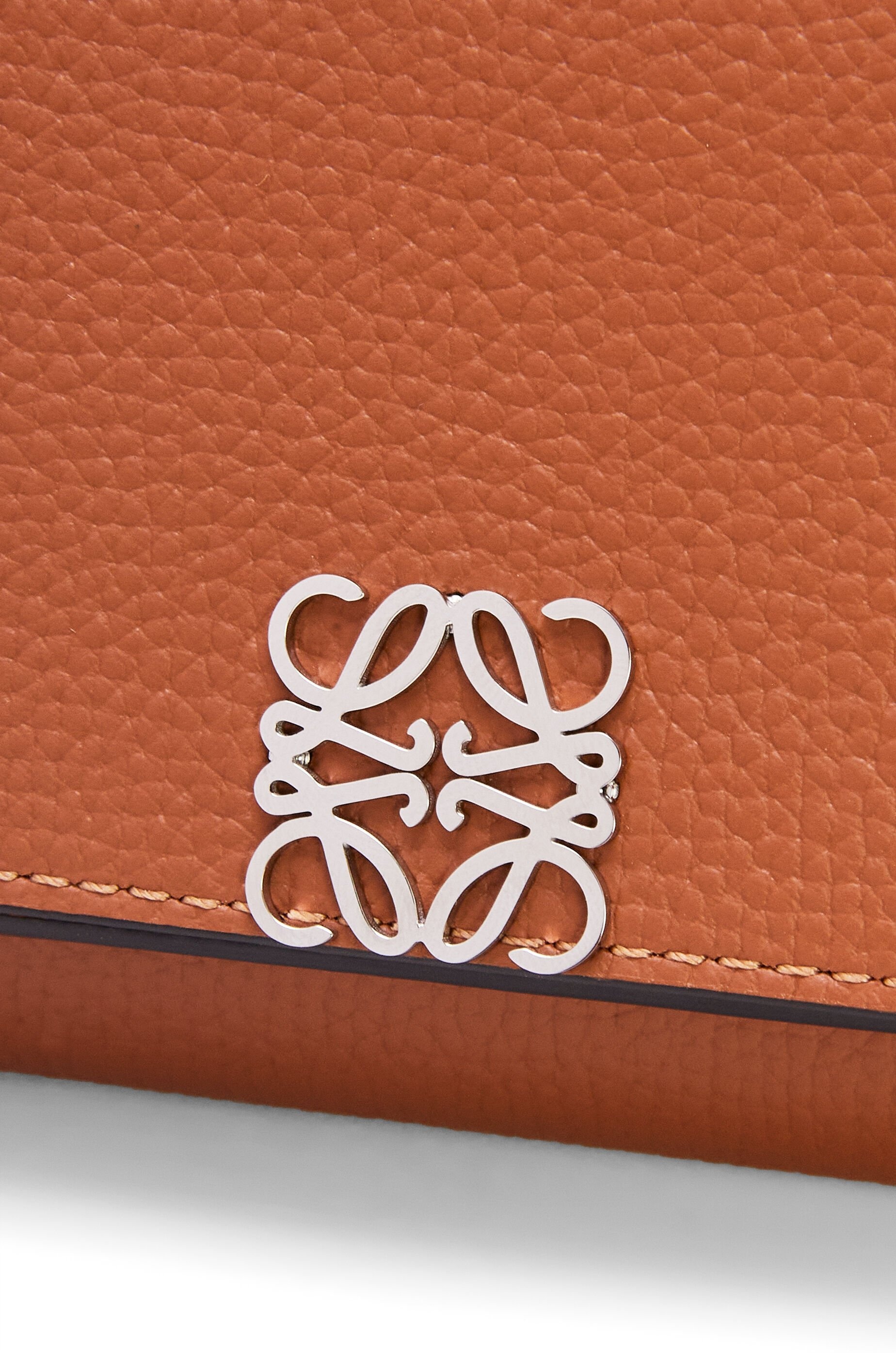Anagram trifold wallet in pebble grain calfskin - 6