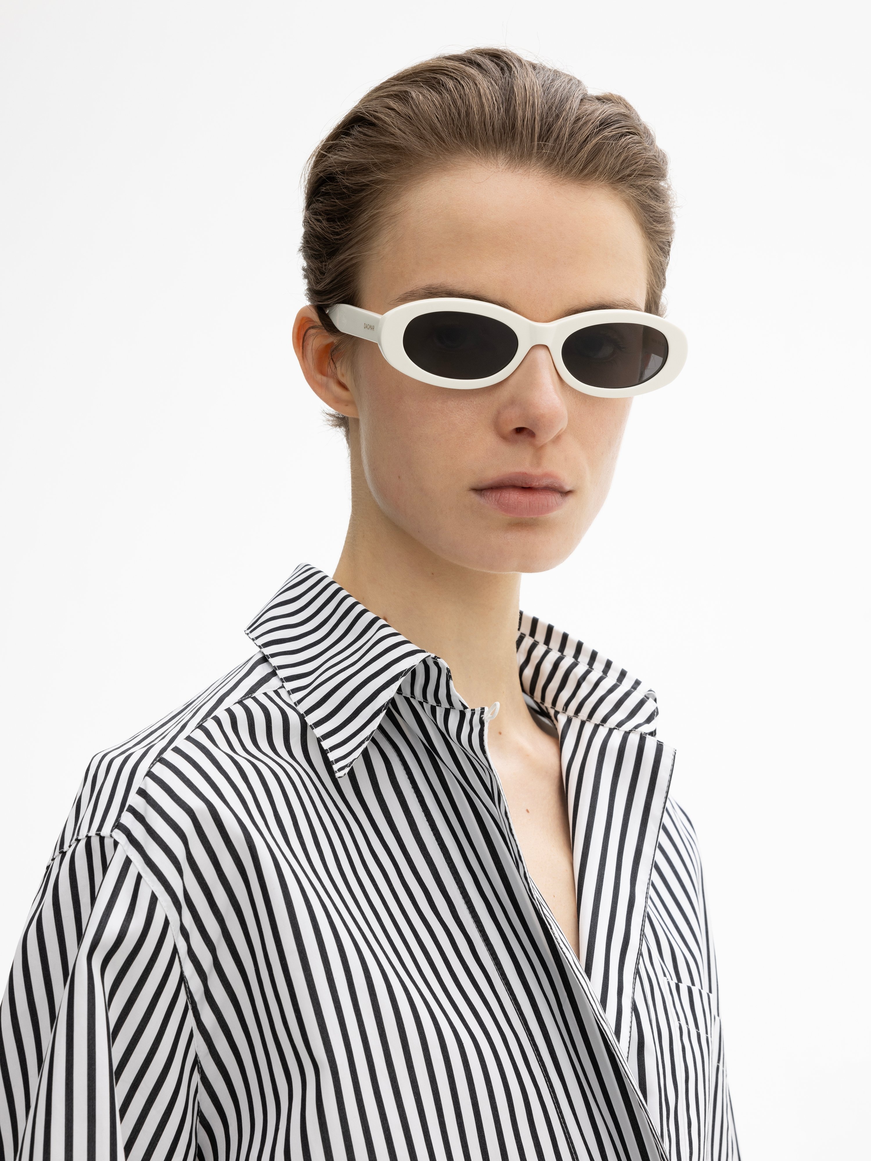 Wide oval sunglasses - 6