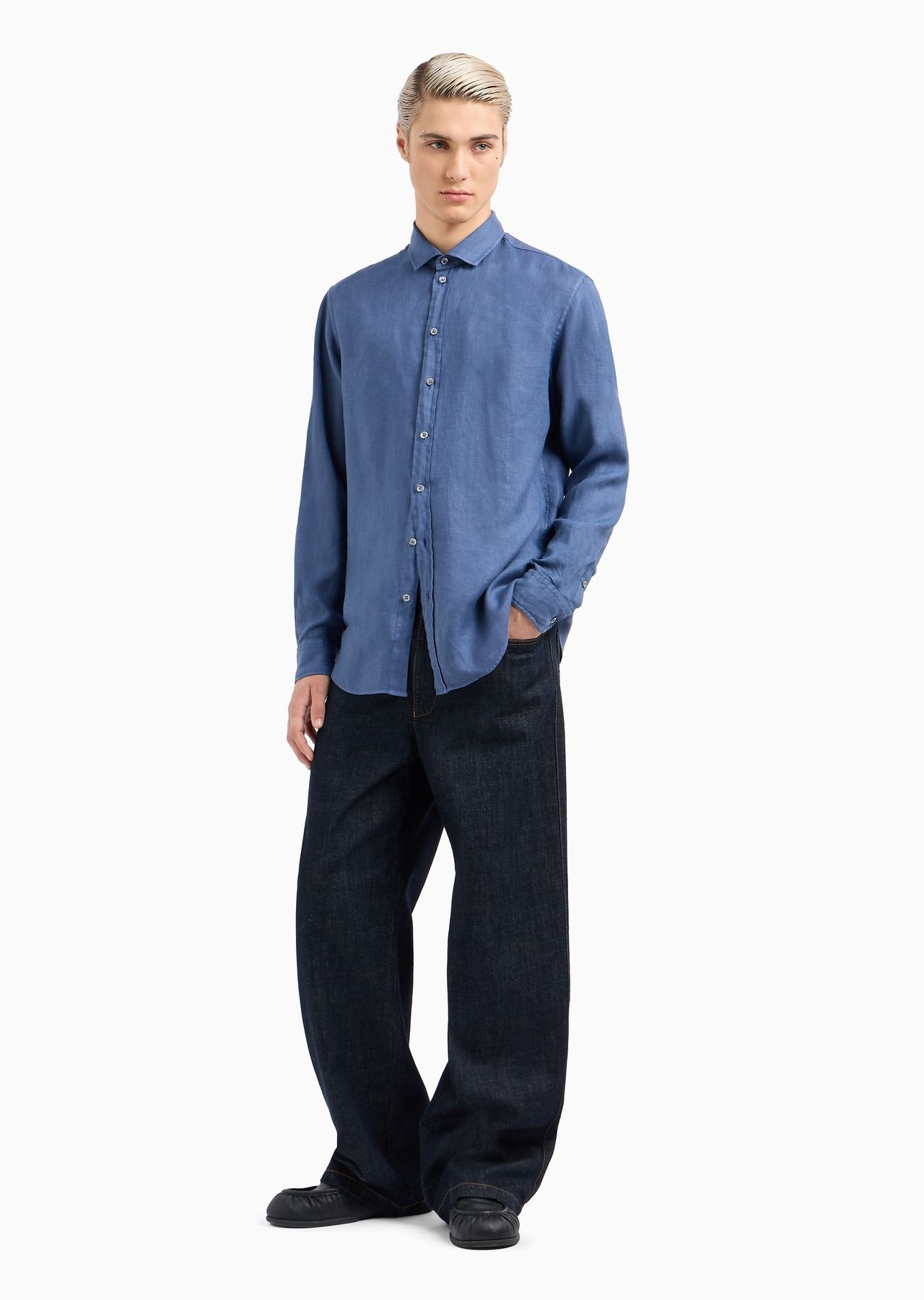 Garment-dyed linen shirt with French collar - 7