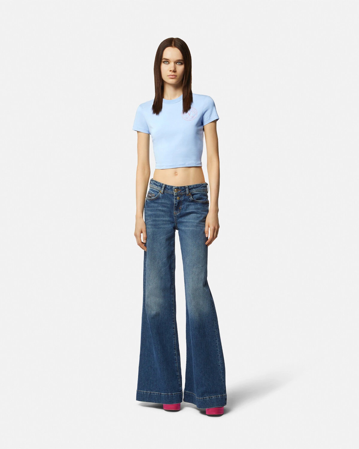 V-Emblem Cropped T-Shirt - 2