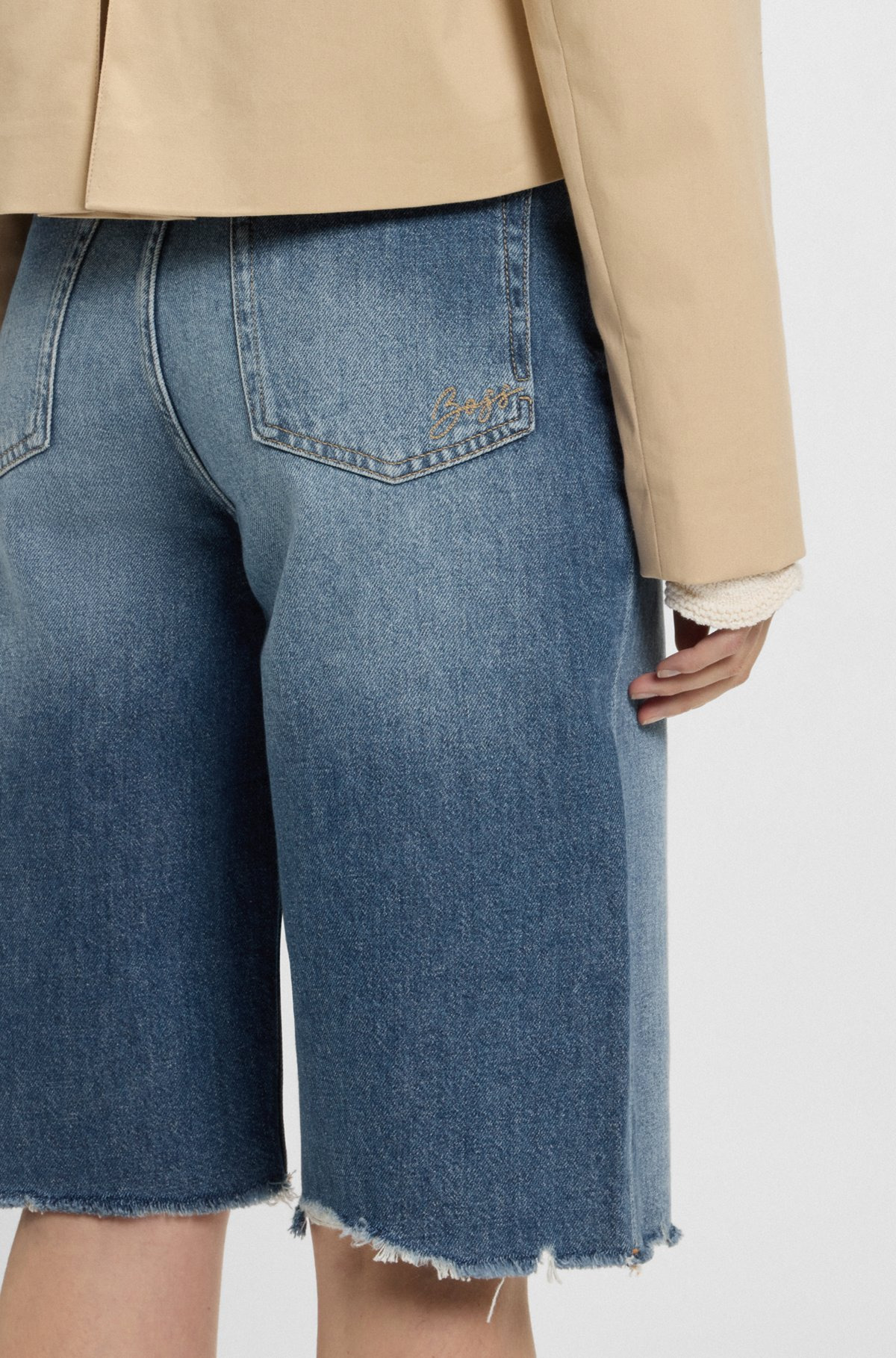 KNEE-LENGTH DENIM SHORTS WITH RAW HEM - 5