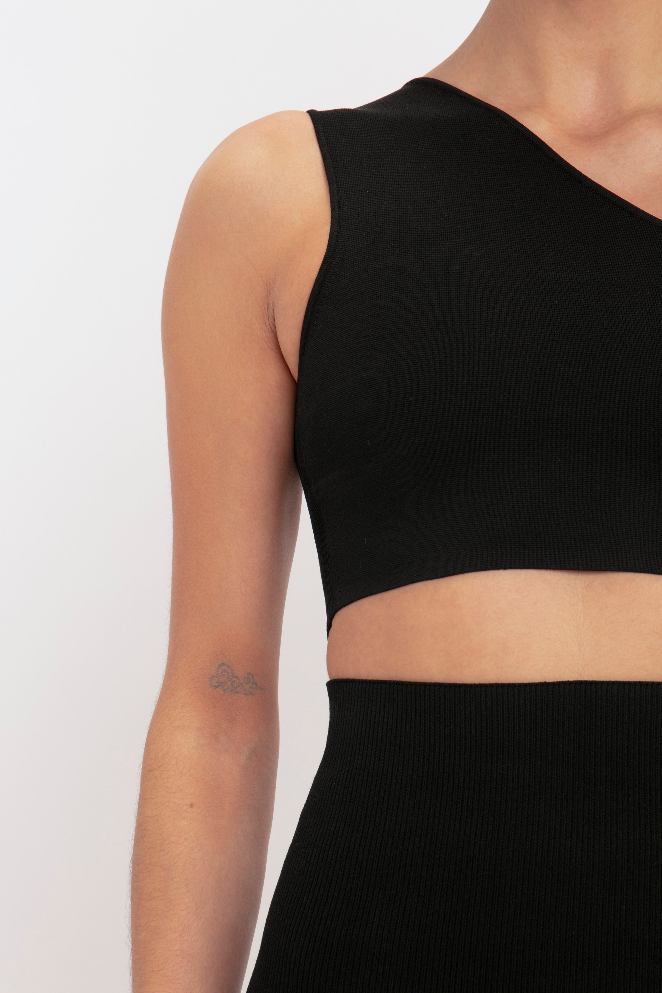 VB Body One Shoulder Crop Top In Black - 7