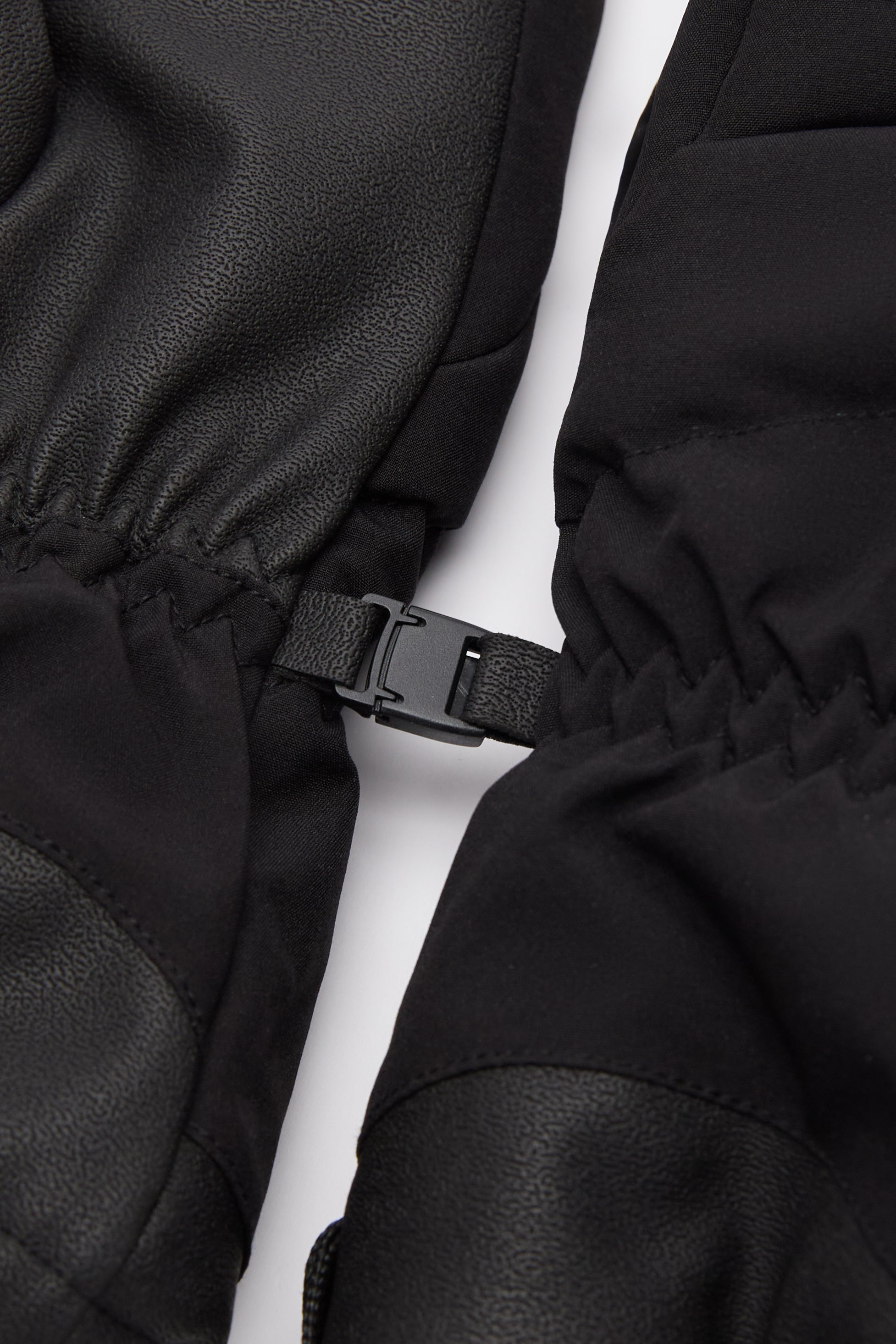 Nuvata Puffer Mittens in Black - 2