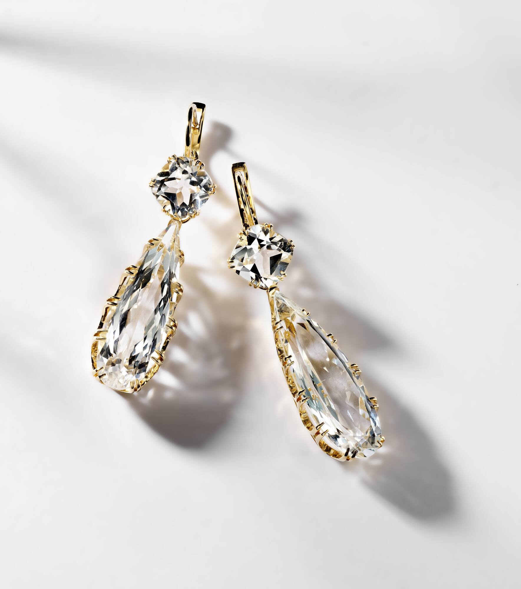 18kt gold earrings with white topaz - 5