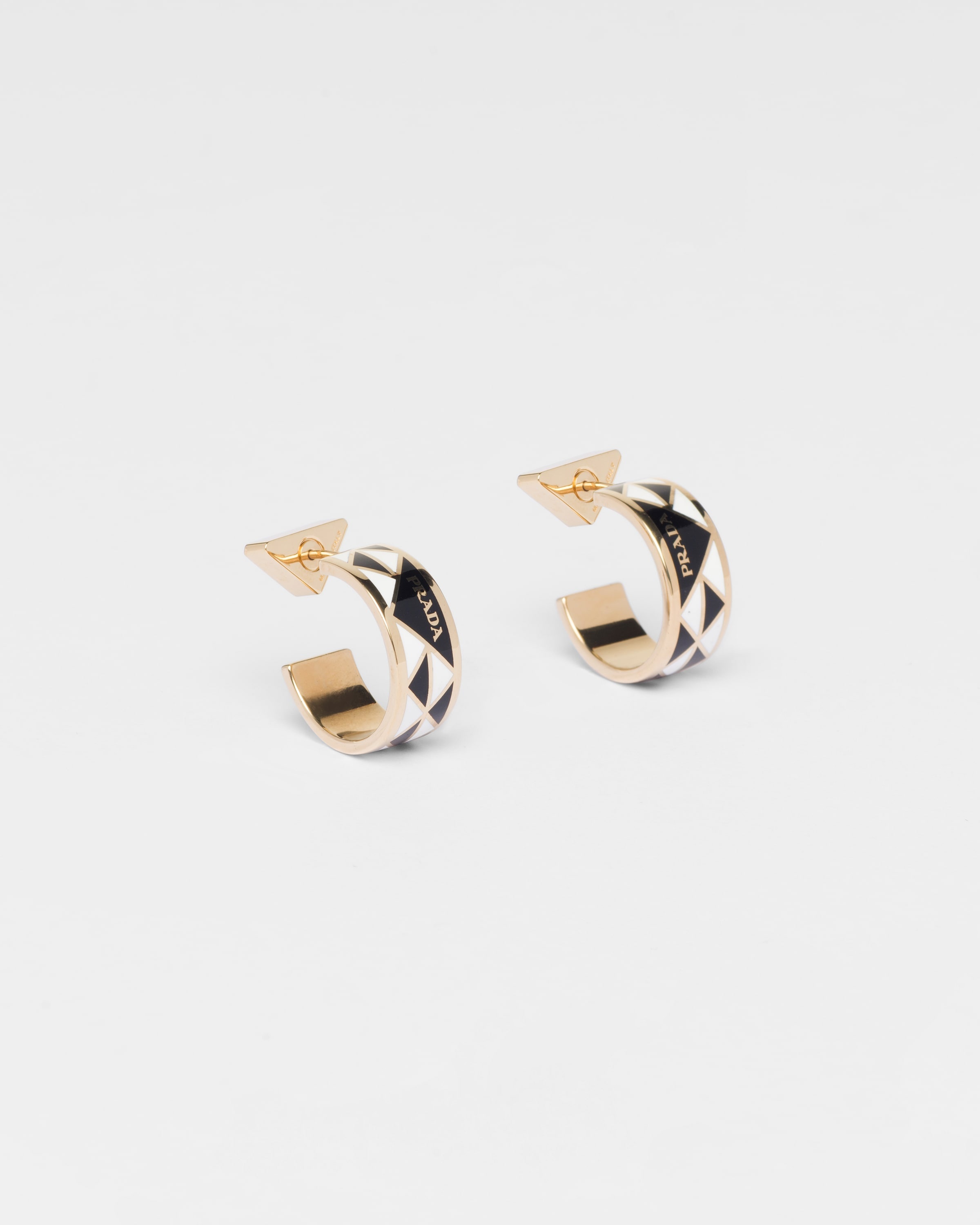 【PRADA】薔薇付き Enameled l earrings Prada Enameled metal earrings | REVERSIBLE