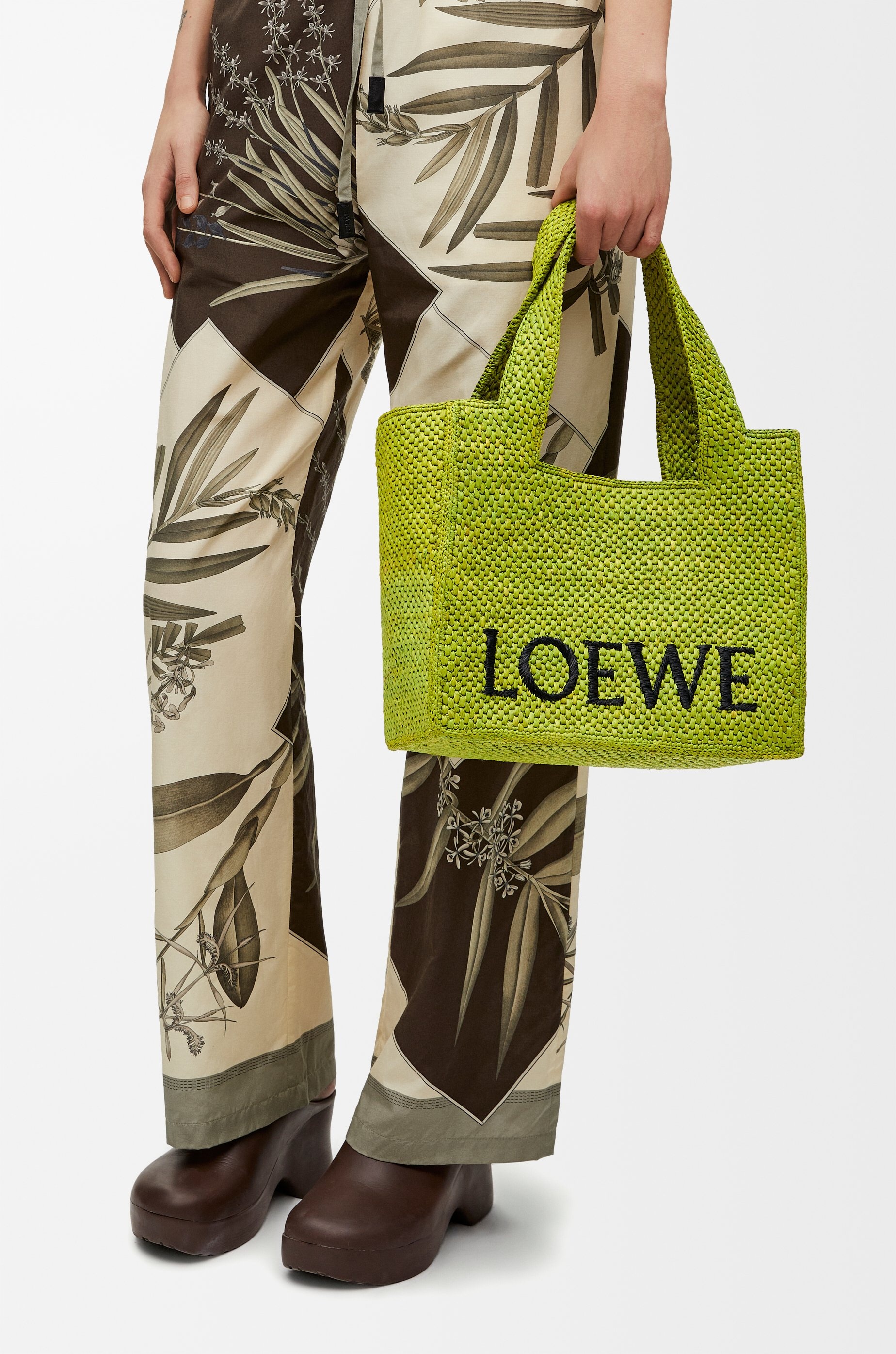 Medium LOEWE Font tote in raffia - 2
