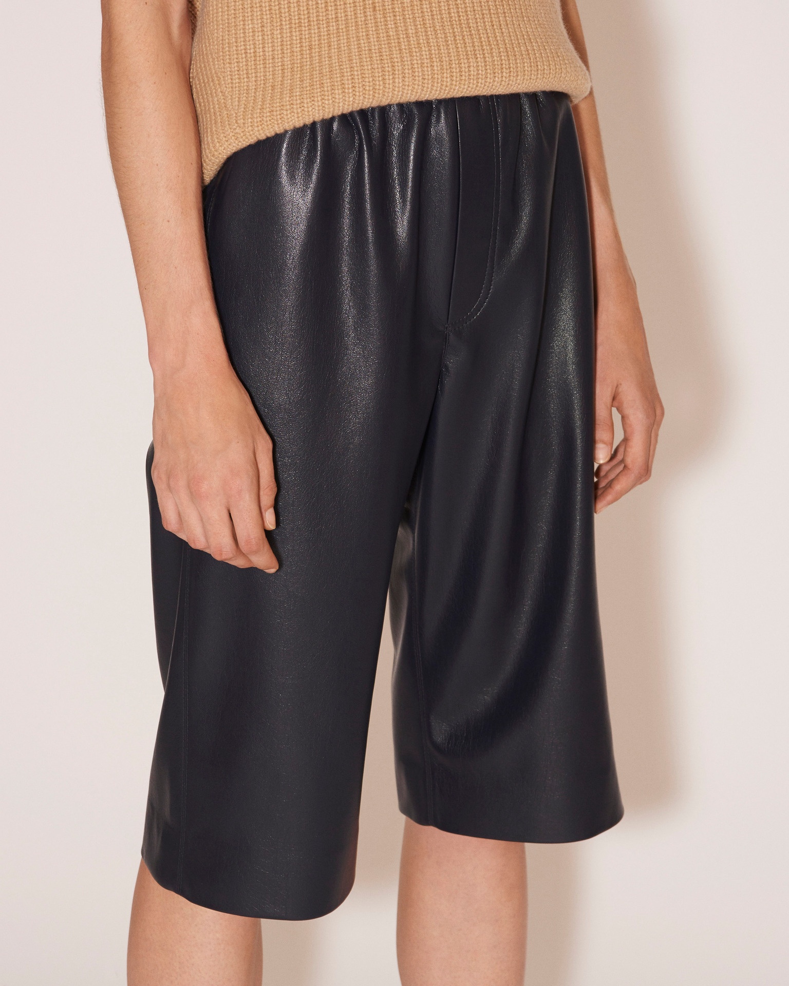 WENDEL - Vegan leather bermuda shorts - Navy - 5