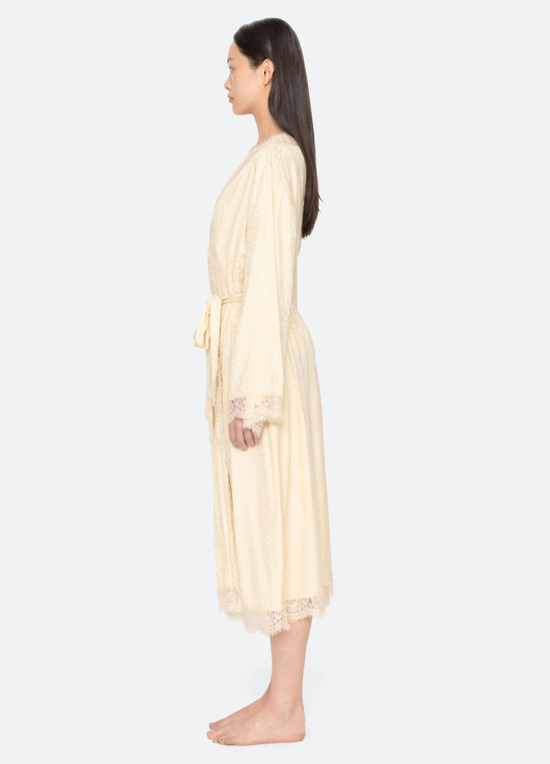 Lila Robe 4