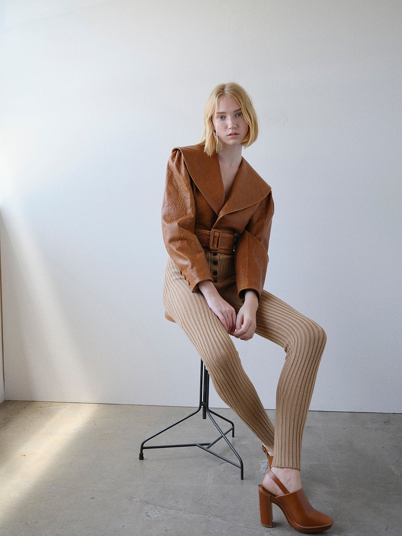 FRAME Cropped Belted Leather Jacket in Camel outlook