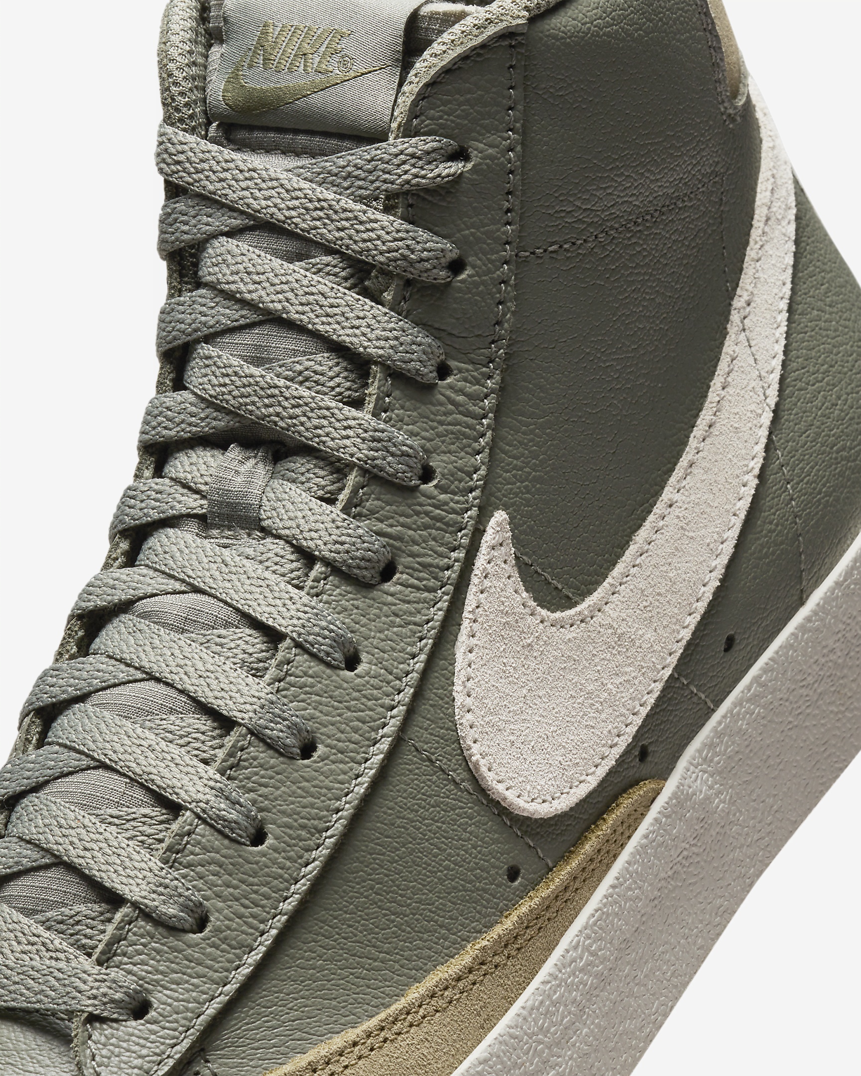 Grey Blazer Mid 77 Prm Vntg Nike Blazer Mid 77 Premium Vintage