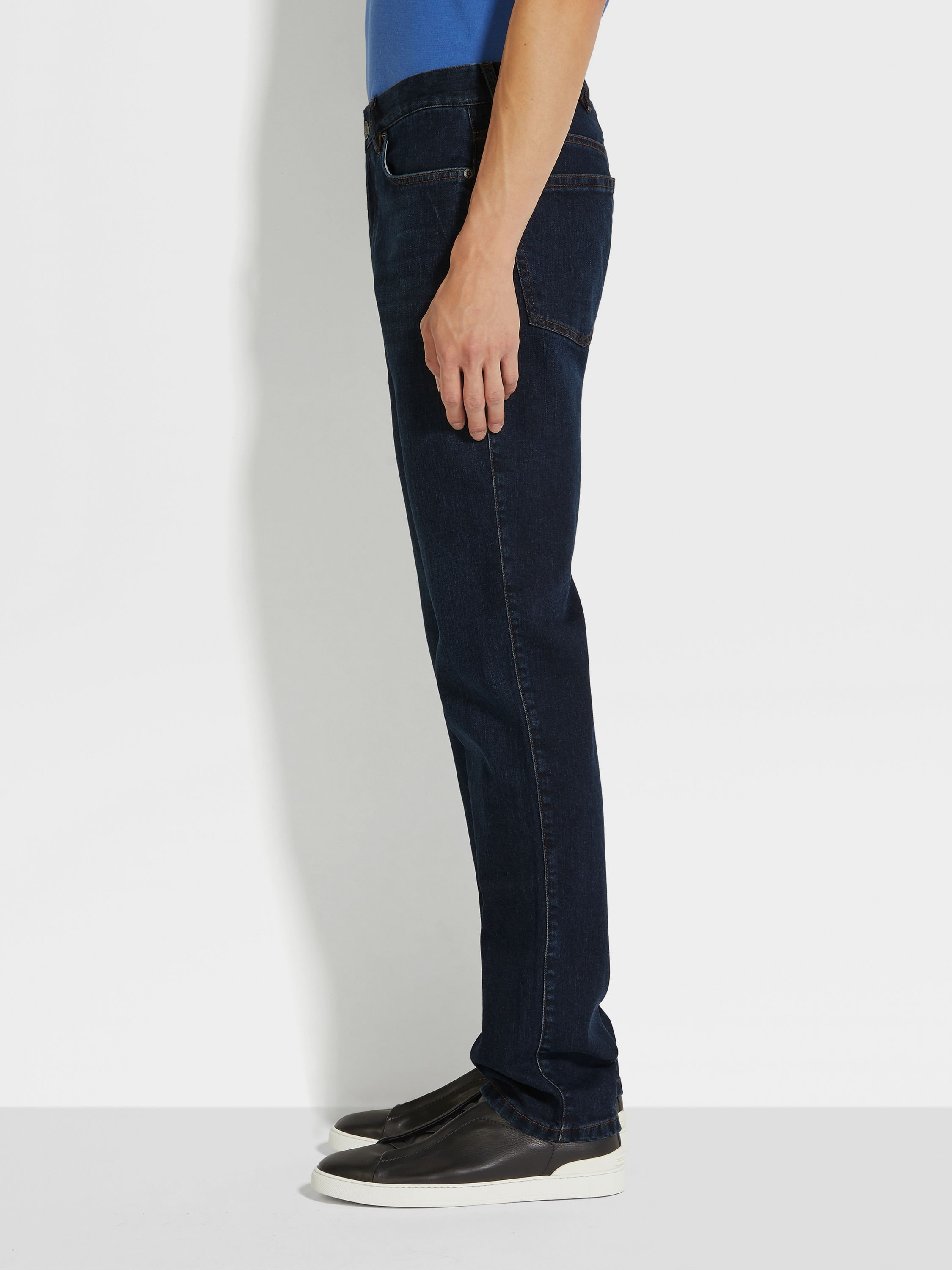 DARK BLUE RINSE-WASHED STRETCH COTTON ROCCIA JEANS - 4