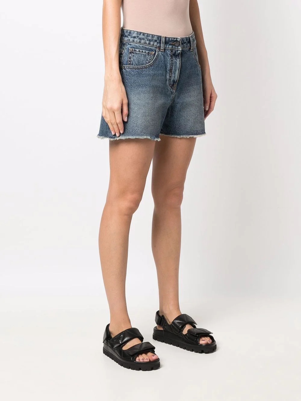 palm tree-embroidered frayed denim shorts - 4